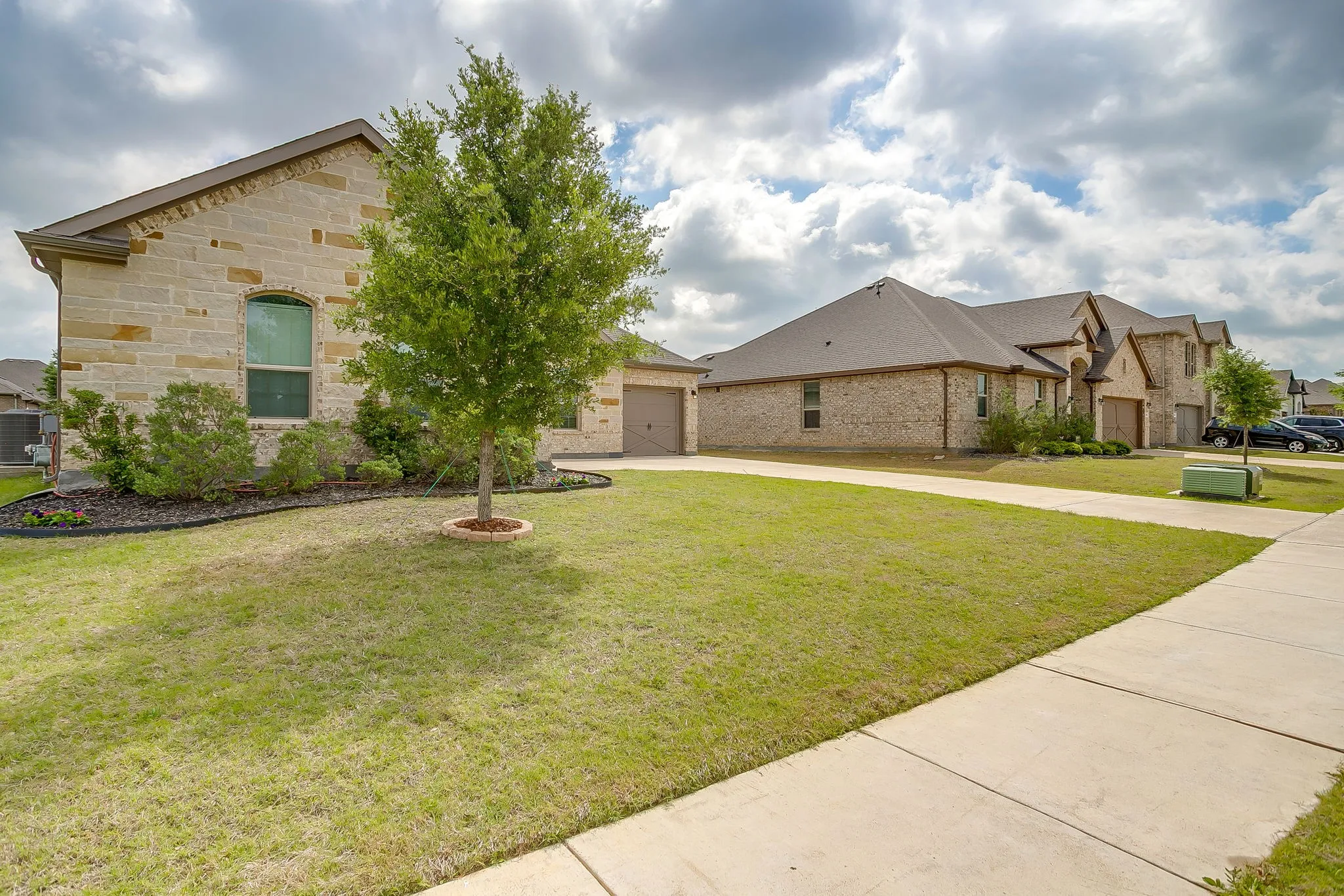 Single Family Residence For Sale in Johnson County , 912 Bailey Lane, Mansfield, Texas 76063, 4 Bedroom, 2 Bathroom, 3 Garage spaces, 2,270 Sqft, built in 2021, mls#21405214, Real Estate Agent in Mansfield, Homes For Sale in Johnson county, Homes For Sale in Mansfield, Realtor in Mansfield Texas, Real Estate Brokerage Independent Realty Texas, Luminita Cordes Realtor