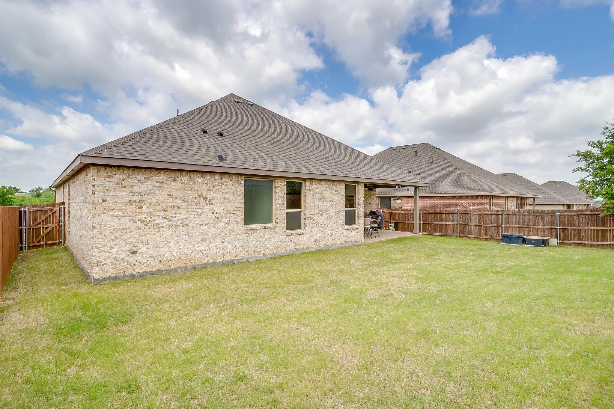 Single Family Residence For Sale in Johnson County , 912 Bailey Lane, Mansfield, Texas 76063, 4 Bedroom, 2 Bathroom, 3 Garage spaces, 2,270 Sqft, built in 2021, mls#21405214, Real Estate Agent in Mansfield, Homes For Sale in Johnson county, Homes For Sale in Mansfield, Realtor in Mansfield Texas, Real Estate Brokerage Independent Realty Texas, Luminita Cordes Realtor