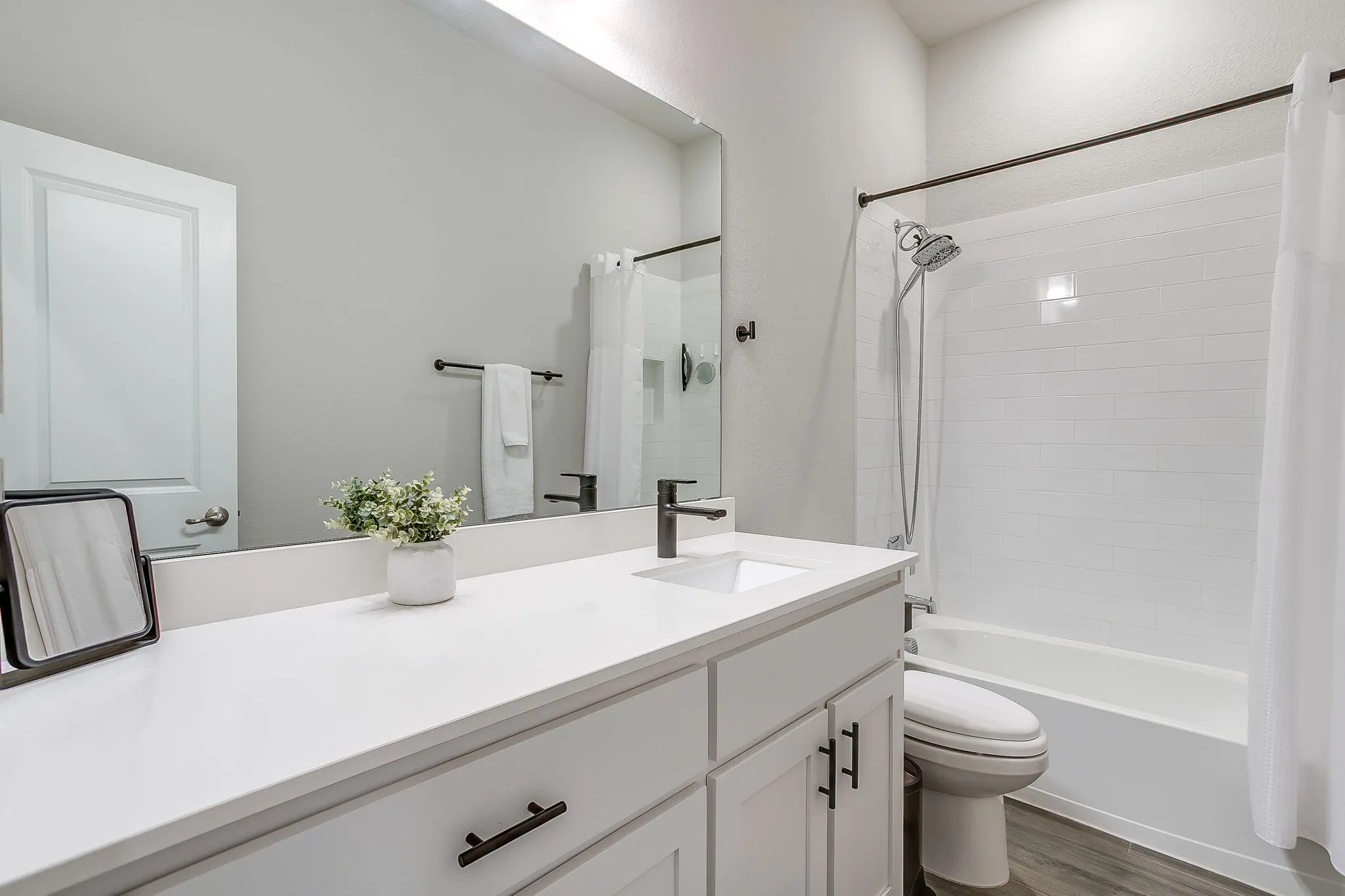 Single Family Residence For Sale in Johnson County , 912 Bailey Lane, Mansfield, Texas 76063, 4 Bedroom, 2 Bathroom, 3 Garage spaces, 2,270 Sqft, built in 2021, mls#21405214, Real Estate Agent in Mansfield, Homes For Sale in Johnson county, Homes For Sale in Mansfield, Realtor in Mansfield Texas, Real Estate Brokerage Independent Realty Texas, Luminita Cordes Realtor