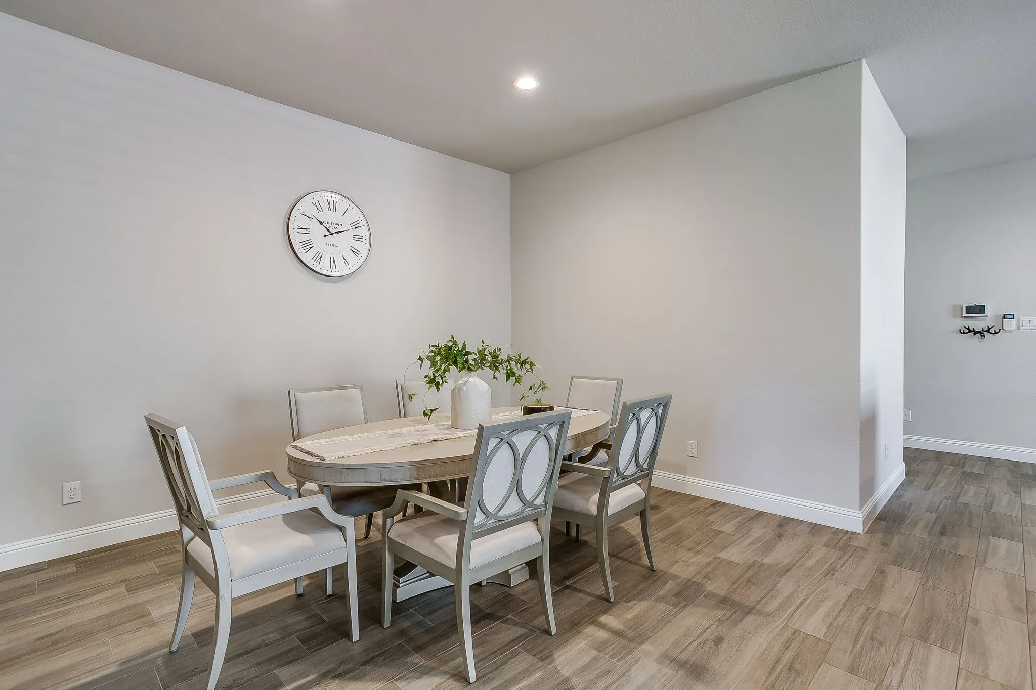 Single Family Residence For Sale in Johnson County , 912 Bailey Lane, Mansfield, Texas 76063, 4 Bedroom, 2 Bathroom, 3 Garage spaces, 2,270 Sqft, built in 2021, mls#21405214, Real Estate Agent in Mansfield, Homes For Sale in Johnson county, Homes For Sale in Mansfield, Realtor in Mansfield Texas, Real Estate Brokerage Independent Realty Texas, Luminita Cordes Realtor