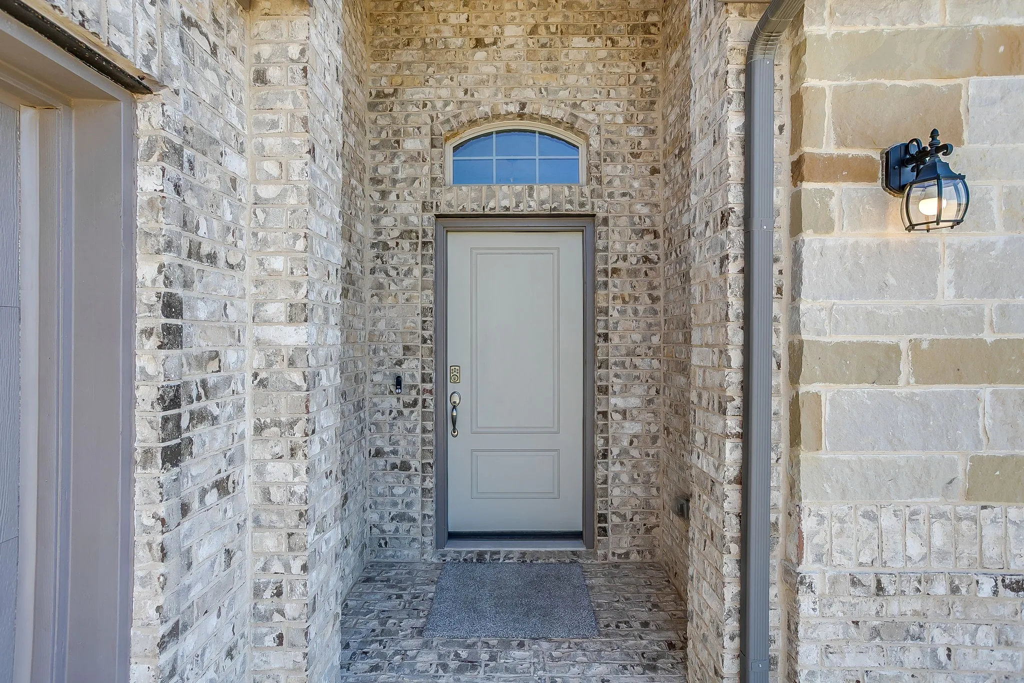 Single Family Residence For Sale in Johnson County , 912 Bailey Lane, Mansfield, Texas 76063, 4 Bedroom, 2 Bathroom, 3 Garage spaces, 2,270 Sqft, built in 2021, mls#21405214, Real Estate Agent in Mansfield, Homes For Sale in Johnson county, Homes For Sale in Mansfield, Realtor in Mansfield Texas, Real Estate Brokerage Independent Realty Texas, Luminita Cordes Realtor