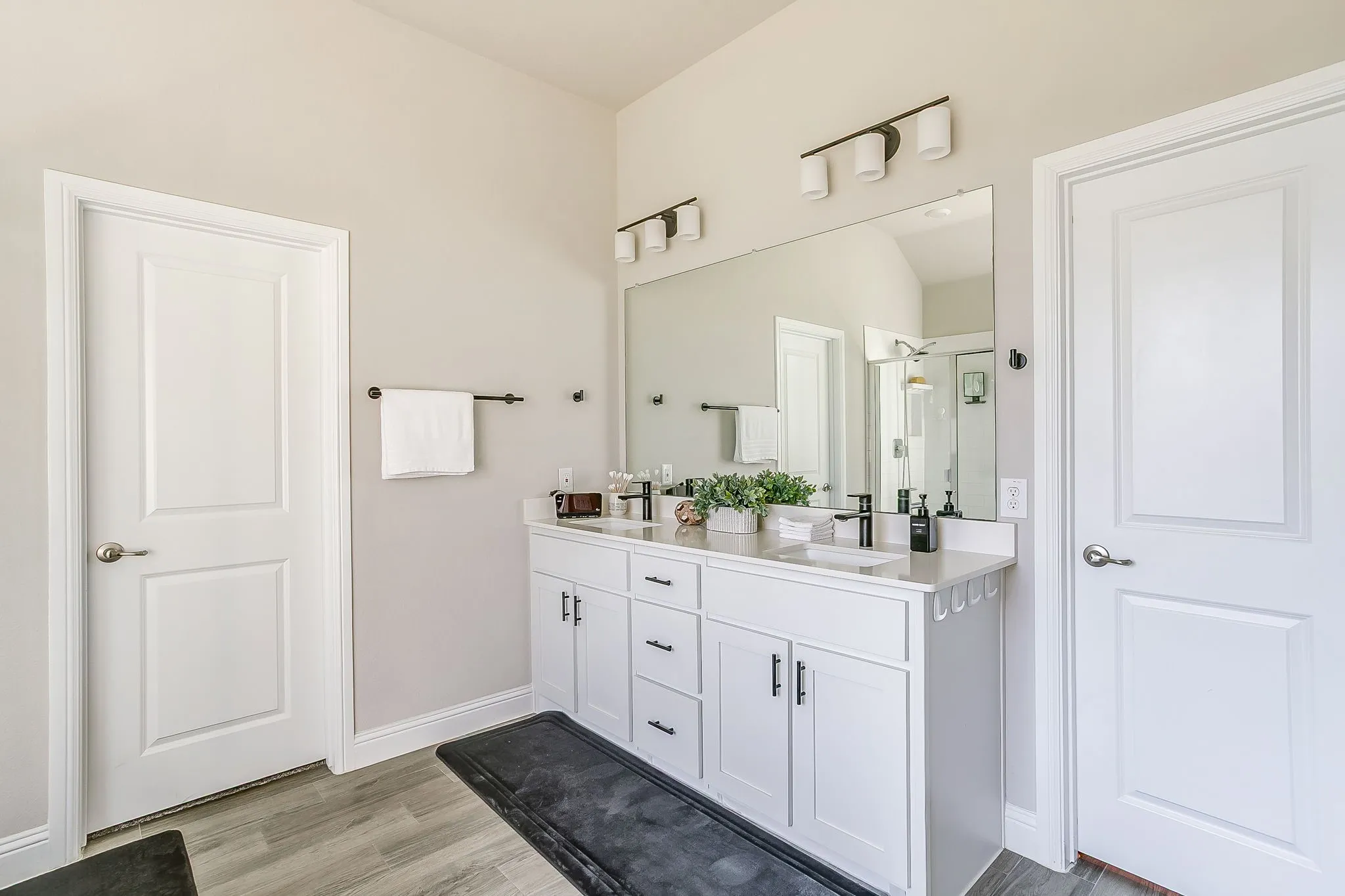 Single Family Residence For Sale in Johnson County , 912 Bailey Lane, Mansfield, Texas 76063, 4 Bedroom, 2 Bathroom, 3 Garage spaces, 2,270 Sqft, built in 2021, mls#21405214, Real Estate Agent in Mansfield, Homes For Sale in Johnson county, Homes For Sale in Mansfield, Realtor in Mansfield Texas, Real Estate Brokerage Independent Realty Texas, Luminita Cordes Realtor