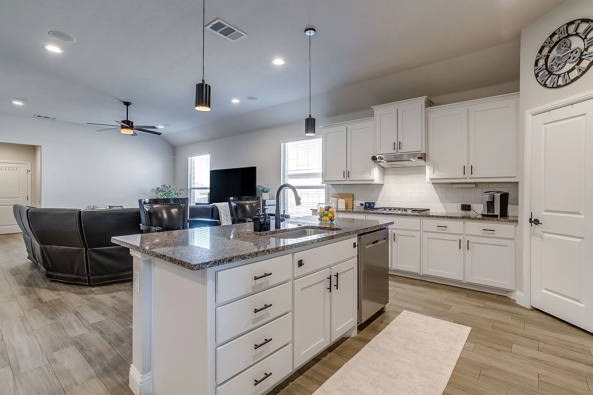 Single Family Residence For Sale in Johnson County , 912 Bailey Lane, Mansfield, Texas 76063, 4 Bedroom, 2 Bathroom, 3 Garage spaces, 2,270 Sqft, built in 2021, mls#21405214, Real Estate Agent in Mansfield, Homes For Sale in Johnson county, Homes For Sale in Mansfield, Realtor in Mansfield Texas, Real Estate Brokerage Independent Realty Texas, Luminita Cordes Realtor