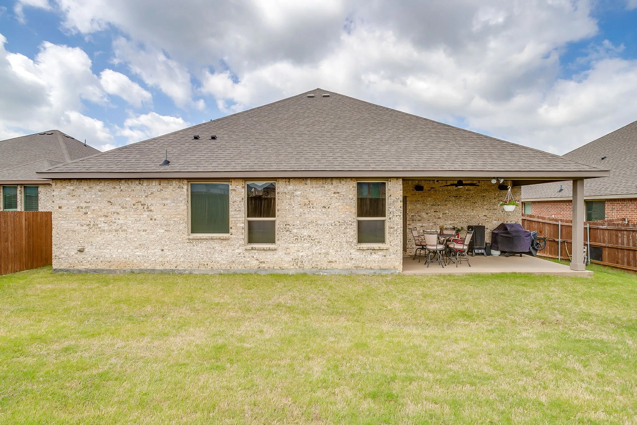 Single Family Residence For Sale in Johnson County , 912 Bailey Lane, Mansfield, Texas 76063, 4 Bedroom, 2 Bathroom, 3 Garage spaces, 2,270 Sqft, built in 2021, mls#21405214, Real Estate Agent in Mansfield, Homes For Sale in Johnson county, Homes For Sale in Mansfield, Realtor in Mansfield Texas, Real Estate Brokerage Independent Realty Texas, Luminita Cordes Realtor