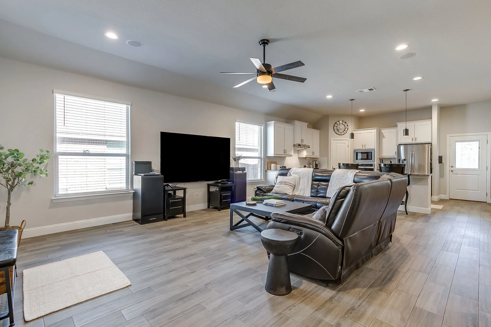 Single Family Residence For Sale in Johnson County , 912 Bailey Lane, Mansfield, Texas 76063, 4 Bedroom, 2 Bathroom, 3 Garage spaces, 2,270 Sqft, built in 2021, mls#21405214, Real Estate Agent in Mansfield, Homes For Sale in Johnson county, Homes For Sale in Mansfield, Realtor in Mansfield Texas, Real Estate Brokerage Independent Realty Texas, Luminita Cordes Realtor