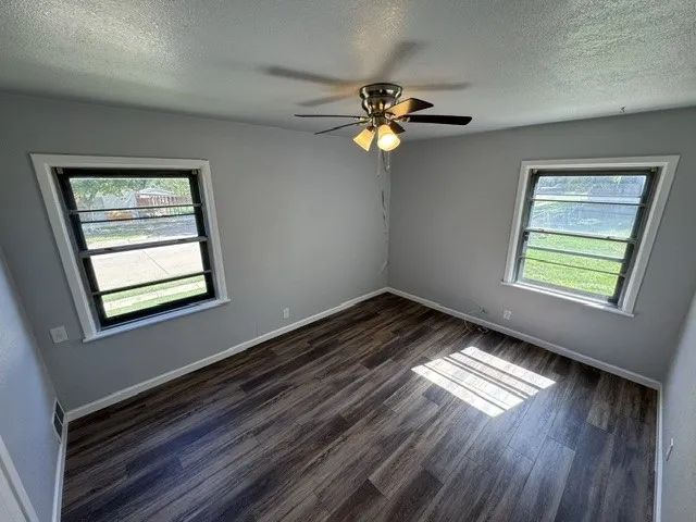 Single Family Residence For Rent in Tarrant County , 1601 Connally Terrace, Arlington, Texas 76010, 4 Bedroom, 2 Bathroom, Garage spaces, 1,308 Sqft, built in 1952, mls#21400860, Real Estate Agent in Arlington, Homes For Rent in Tarrant county, Homes For Rent in Arlington, Realtor in Arlington Texas, Real Estate Brokerage Independent Realty Texas, Luminita Cordes Realtor