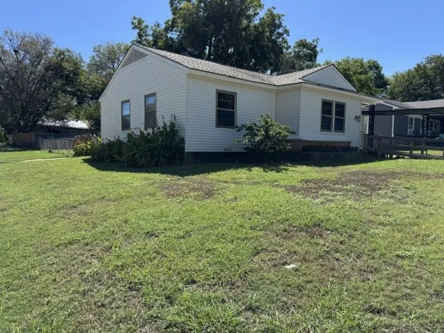 Single Family Residence For Rent in Tarrant County , 1601 Connally Terrace, Arlington, Texas 76010, 4 Bedroom, 2 Bathroom, Garage spaces, 1,308 Sqft, built in 1952, mls#21400860, Real Estate Agent in Arlington, Homes For Rent in Tarrant county, Homes For Rent in Arlington, Realtor in Arlington Texas, Real Estate Brokerage Independent Realty Texas, Luminita Cordes Realtor