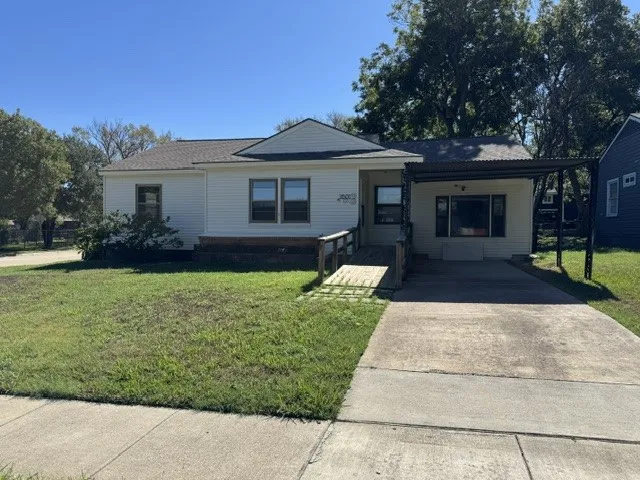 Single Family Residence For Rent in Tarrant County , 1601 Connally Terrace, Arlington, Texas 76010, 4 Bedroom, 2 Bathroom, Garage spaces, 1,308 Sqft, built in 1952, mls#21400860, Real Estate Agent in Arlington, Homes For Rent in Tarrant county, Homes For Rent in Arlington, Realtor in Arlington Texas, Real Estate Brokerage Independent Realty Texas, Luminita Cordes Realtor