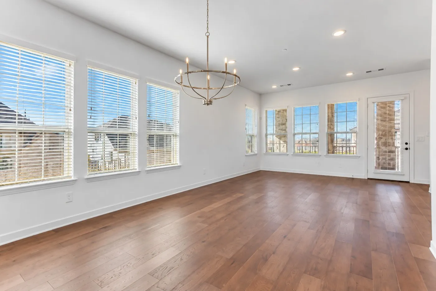Single Family Residence For Rent in Tarrant County , 3700 Pelican Rest Way, Arlington, Texas 76005, 3 Bedroom, 4 Bathroom, 2 Garage spaces, 2,139 Sqft, built in 2021, mls#21405900, Real Estate Agent in Arlington, Homes For Rent in Tarrant county, Homes For Rent in Arlington, Realtor in Arlington Texas, Real Estate Brokerage Independent Realty Texas, Luminita Cordes Realtor