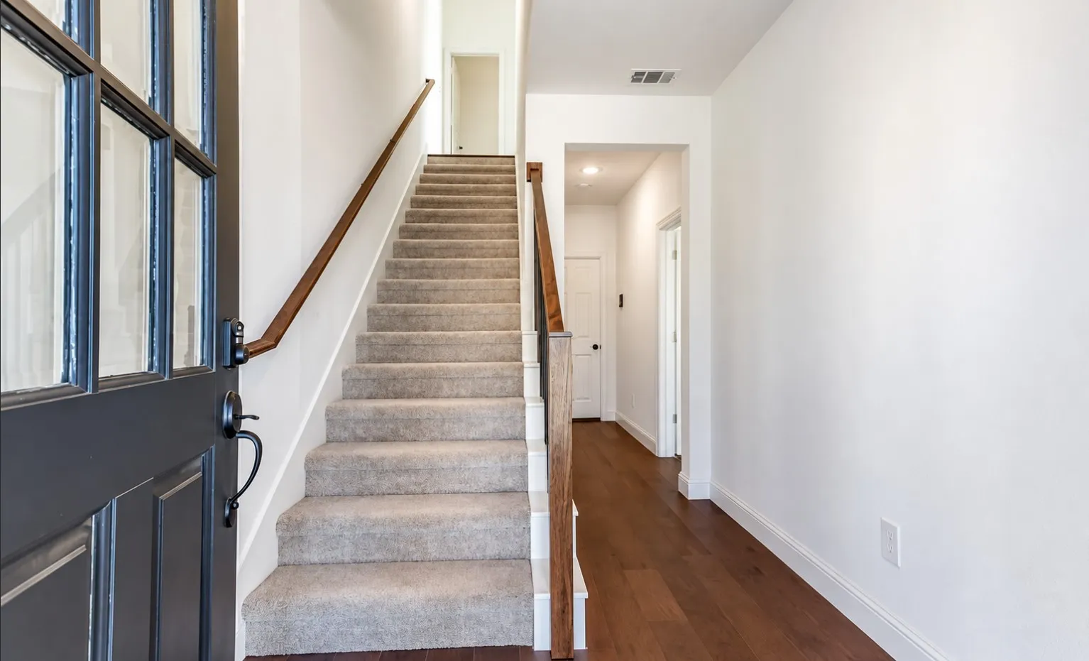 Single Family Residence For Rent in Tarrant County , 3700 Pelican Rest Way, Arlington, Texas 76005, 3 Bedroom, 4 Bathroom, 2 Garage spaces, 2,139 Sqft, built in 2021, mls#21405900, Real Estate Agent in Arlington, Homes For Rent in Tarrant county, Homes For Rent in Arlington, Realtor in Arlington Texas, Real Estate Brokerage Independent Realty Texas, Luminita Cordes Realtor