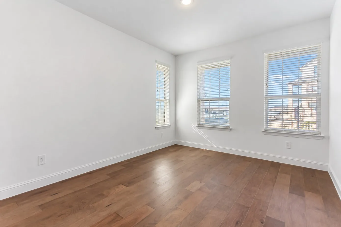 Single Family Residence For Rent in Tarrant County , 3700 Pelican Rest Way, Arlington, Texas 76005, 3 Bedroom, 4 Bathroom, 2 Garage spaces, 2,139 Sqft, built in 2021, mls#21405900, Real Estate Agent in Arlington, Homes For Rent in Tarrant county, Homes For Rent in Arlington, Realtor in Arlington Texas, Real Estate Brokerage Independent Realty Texas, Luminita Cordes Realtor