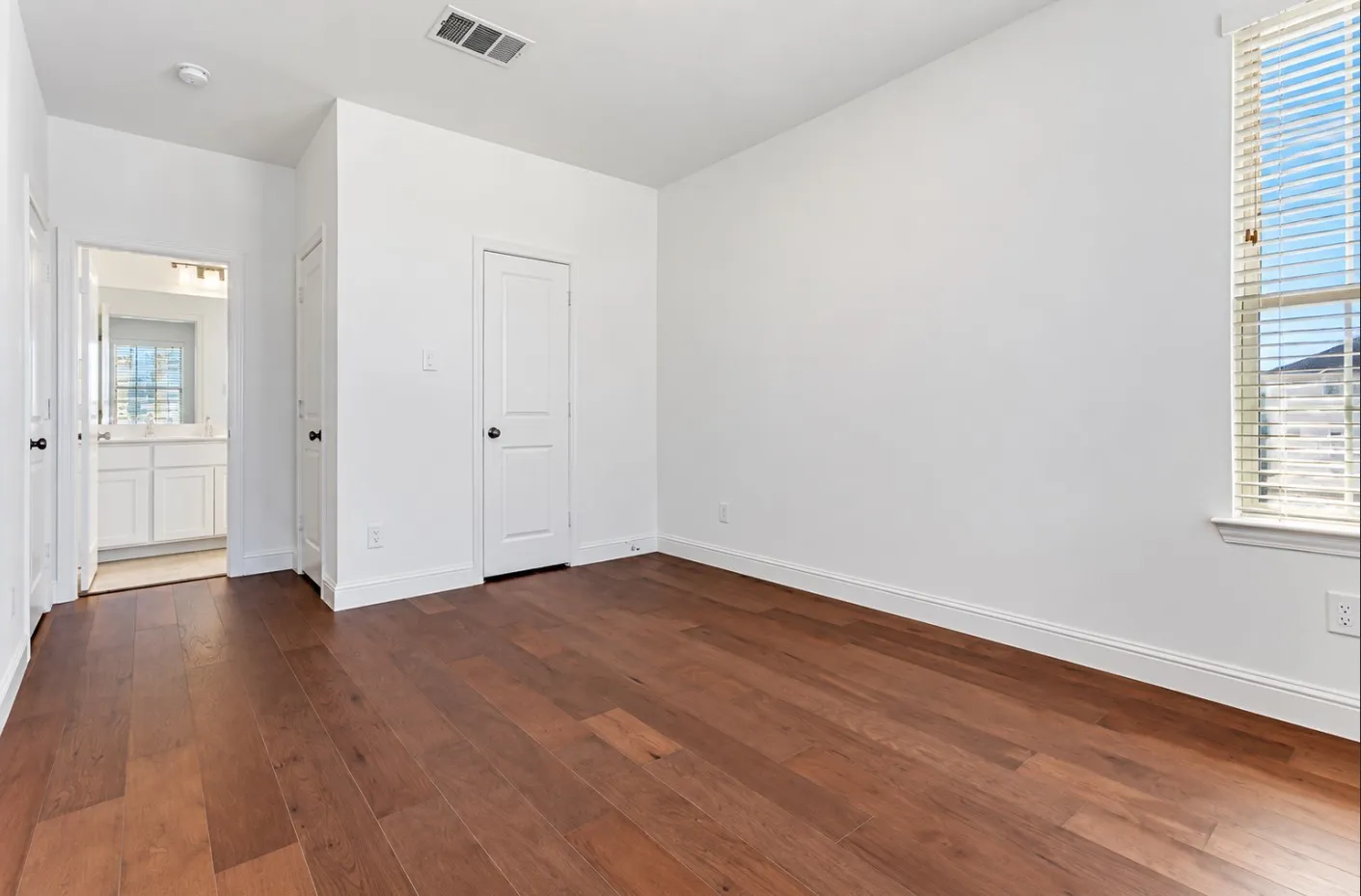 Single Family Residence For Rent in Tarrant County , 3700 Pelican Rest Way, Arlington, Texas 76005, 3 Bedroom, 4 Bathroom, 2 Garage spaces, 2,139 Sqft, built in 2021, mls#21405900, Real Estate Agent in Arlington, Homes For Rent in Tarrant county, Homes For Rent in Arlington, Realtor in Arlington Texas, Real Estate Brokerage Independent Realty Texas, Luminita Cordes Realtor