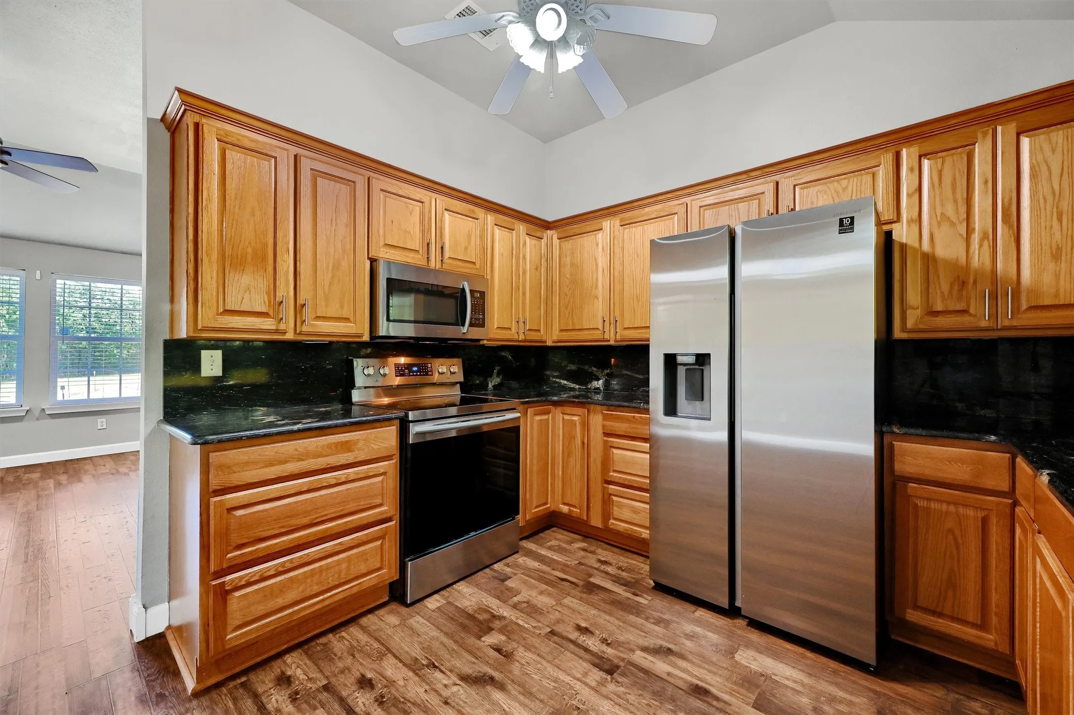 Single Family Residence For Rent in Grayson County , 187 Square Dance Road, Denison, Texas 75021, 3 Bedroom, 2 Bathroom, 2 Garage spaces, 1,429 Sqft, built in 2005, mls#21405899, Real Estate Agent in Denison, Homes For Rent in Grayson county, Homes For Rent in Denison, Realtor in Denison Texas, Real Estate Brokerage Independent Realty Texas, Luminita Cordes Realtor