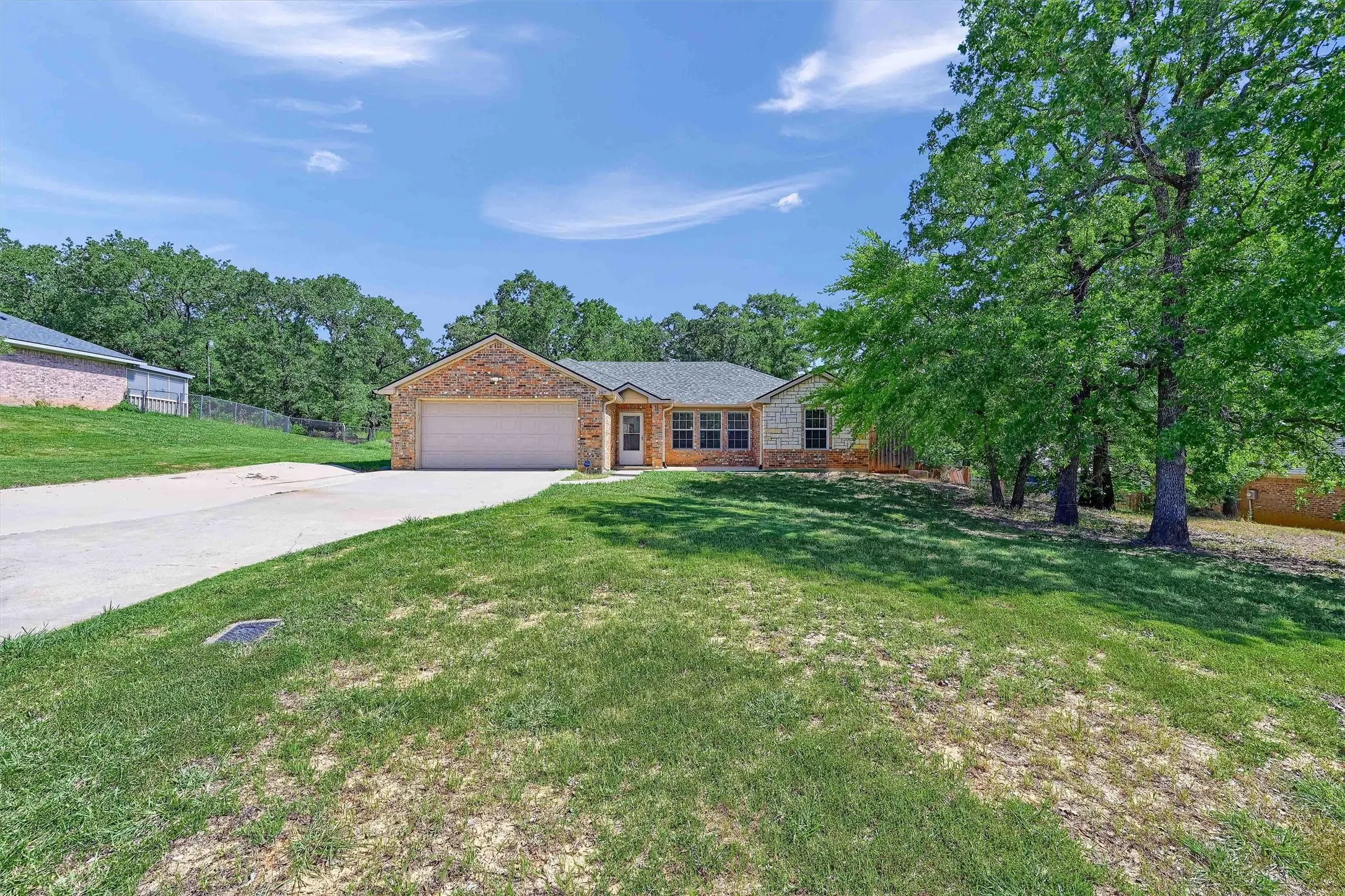 Single Family Residence For Rent in Grayson County , 187 Square Dance Road, Denison, Texas 75021, 3 Bedroom, 2 Bathroom, 2 Garage spaces, 1,429 Sqft, built in 2005, mls#21405899, Real Estate Agent in Denison, Homes For Rent in Grayson county, Homes For Rent in Denison, Realtor in Denison Texas, Real Estate Brokerage Independent Realty Texas, Luminita Cordes Realtor