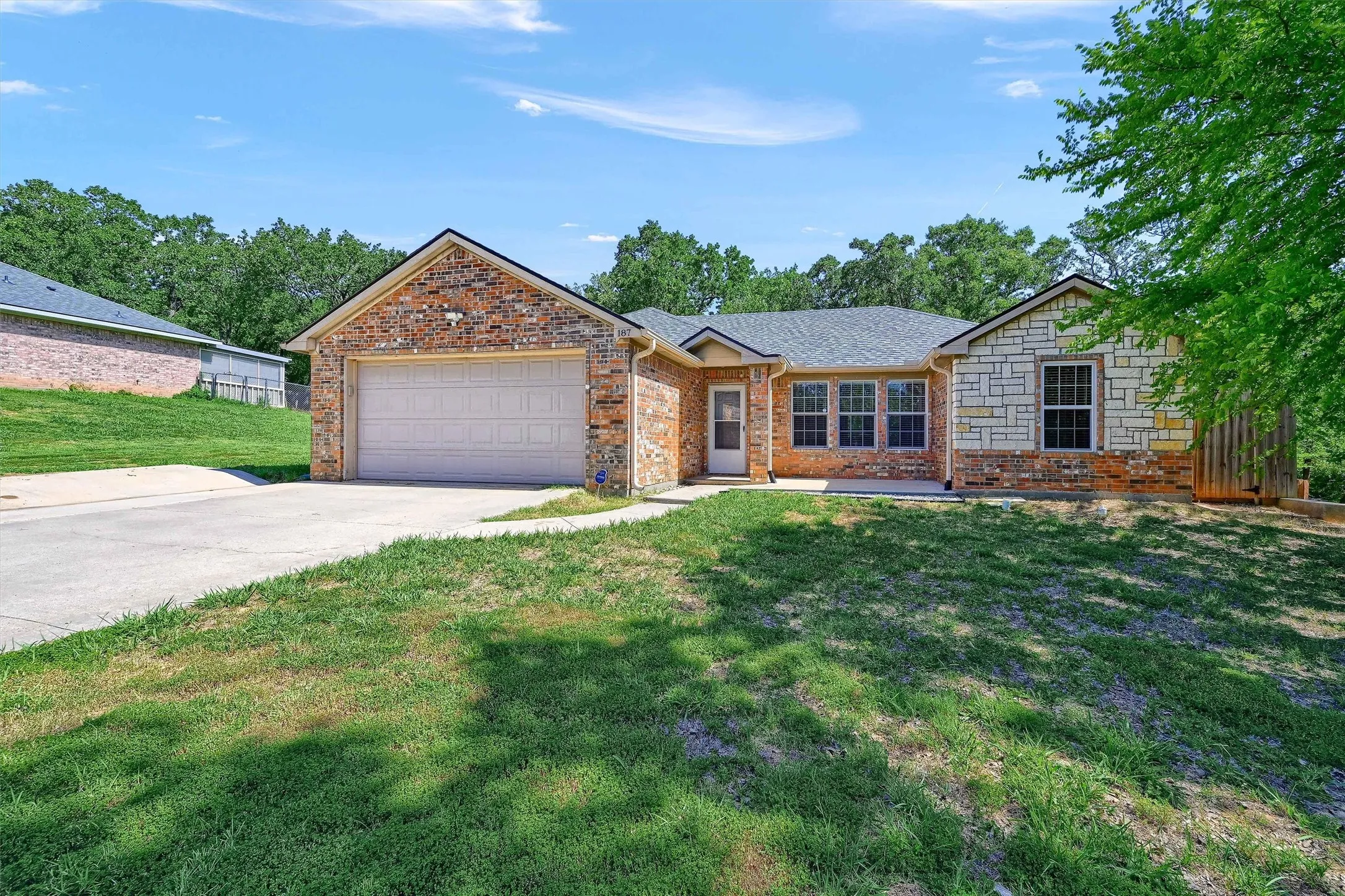 Single Family Residence For Rent in Grayson County , 187 Square Dance Road, Denison, Texas 75021, 3 Bedroom, 2 Bathroom, 2 Garage spaces, 1,429 Sqft, built in 2005, mls#21405899, Real Estate Agent in Denison, Homes For Rent in Grayson county, Homes For Rent in Denison, Realtor in Denison Texas, Real Estate Brokerage Independent Realty Texas, Luminita Cordes Realtor