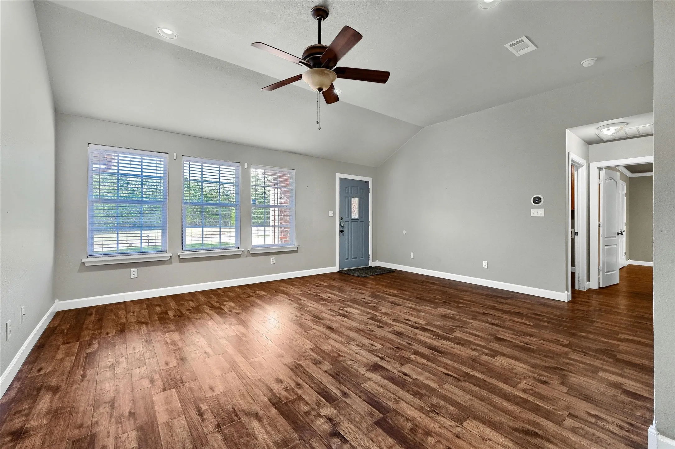 Single Family Residence For Rent in Grayson County , 187 Square Dance Road, Denison, Texas 75021, 3 Bedroom, 2 Bathroom, 2 Garage spaces, 1,429 Sqft, built in 2005, mls#21405899, Real Estate Agent in Denison, Homes For Rent in Grayson county, Homes For Rent in Denison, Realtor in Denison Texas, Real Estate Brokerage Independent Realty Texas, Luminita Cordes Realtor
