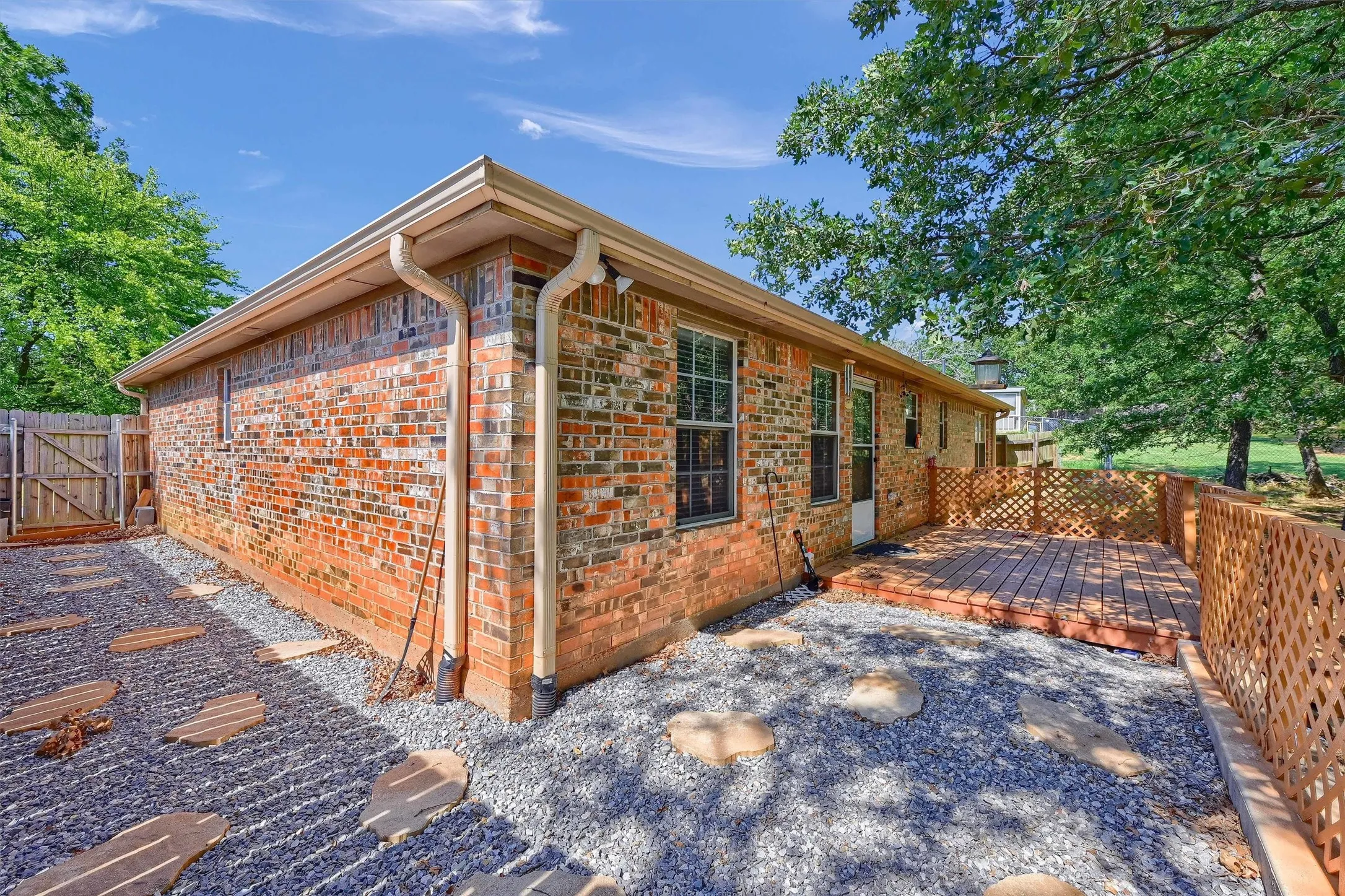 Single Family Residence For Rent in Grayson County , 187 Square Dance Road, Denison, Texas 75021, 3 Bedroom, 2 Bathroom, 2 Garage spaces, 1,429 Sqft, built in 2005, mls#21405899, Real Estate Agent in Denison, Homes For Rent in Grayson county, Homes For Rent in Denison, Realtor in Denison Texas, Real Estate Brokerage Independent Realty Texas, Luminita Cordes Realtor