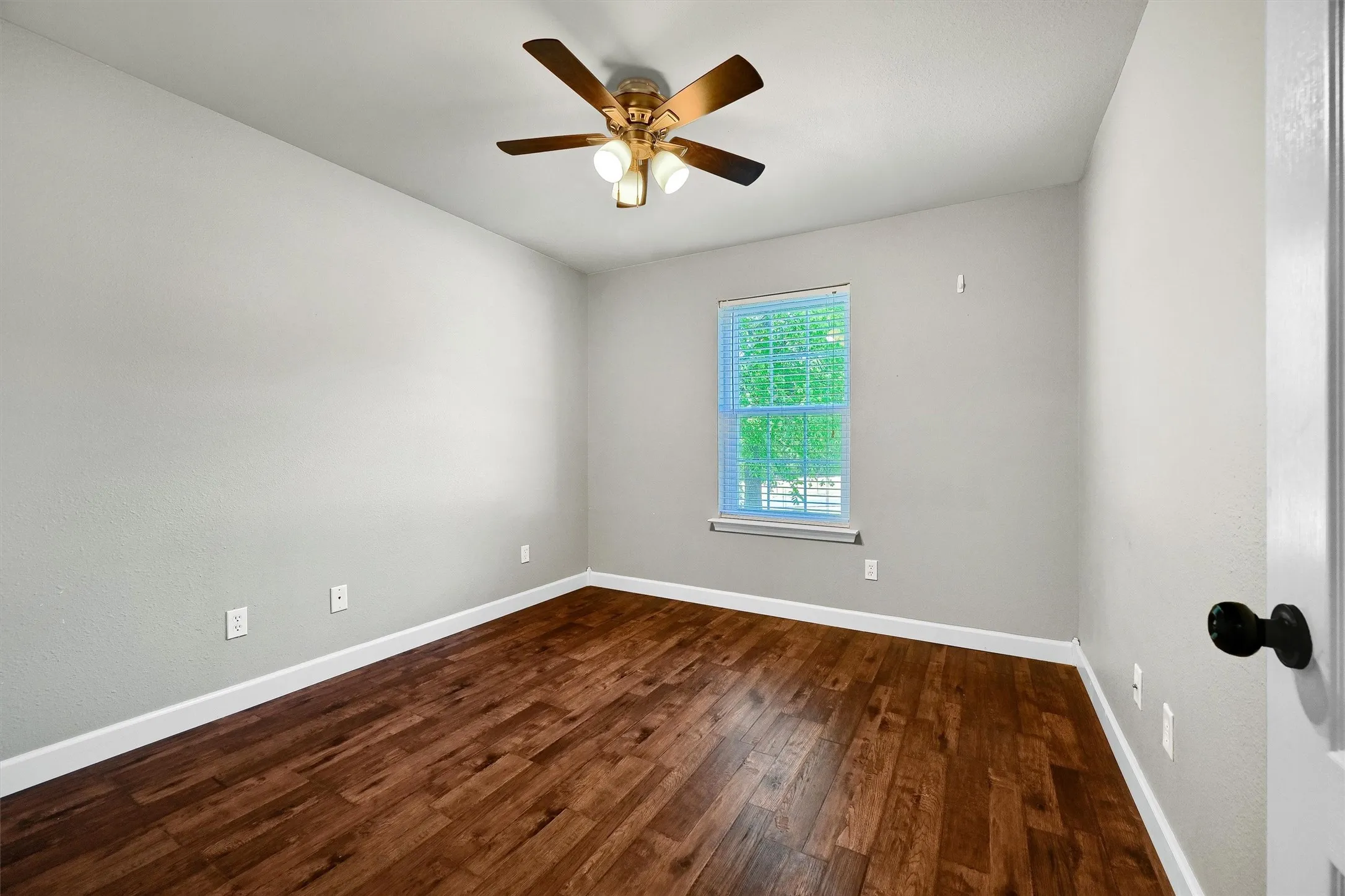 Single Family Residence For Rent in Grayson County , 187 Square Dance Road, Denison, Texas 75021, 3 Bedroom, 2 Bathroom, 2 Garage spaces, 1,429 Sqft, built in 2005, mls#21405899, Real Estate Agent in Denison, Homes For Rent in Grayson county, Homes For Rent in Denison, Realtor in Denison Texas, Real Estate Brokerage Independent Realty Texas, Luminita Cordes Realtor