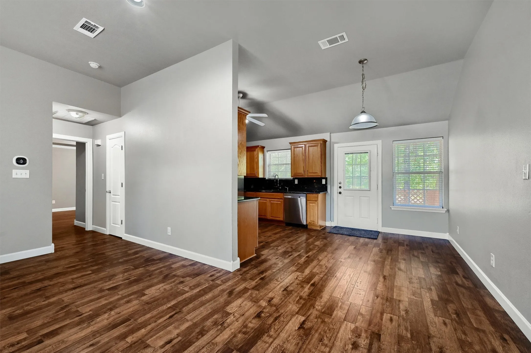 Single Family Residence For Rent in Grayson County , 187 Square Dance Road, Denison, Texas 75021, 3 Bedroom, 2 Bathroom, 2 Garage spaces, 1,429 Sqft, built in 2005, mls#21405899, Real Estate Agent in Denison, Homes For Rent in Grayson county, Homes For Rent in Denison, Realtor in Denison Texas, Real Estate Brokerage Independent Realty Texas, Luminita Cordes Realtor