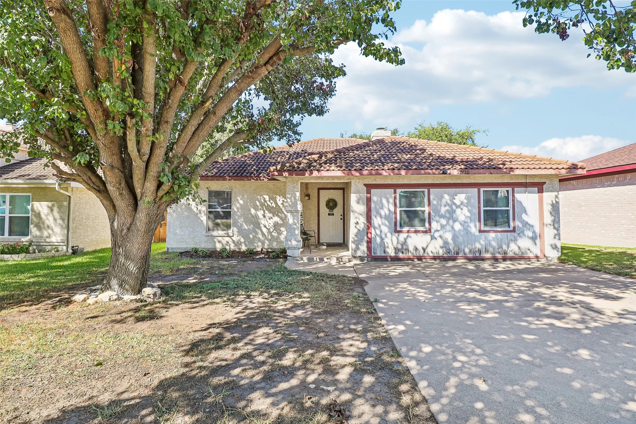 Single Family Residence For Sale in Tarrant County , 2308 Cool Spring Drive, Fort Worth, Texas 76108, 3 Bedroom, 2 Bathroom, Garage spaces, 1,490 Sqft, built in 1989, mls#21404617, Real Estate Agent in Fort Worth, Homes For Sale in Tarrant county, Homes For Sale in Fort Worth, Realtor in Fort Worth Texas, Real Estate Brokerage Independent Realty Texas, Luminita Cordes Realtor