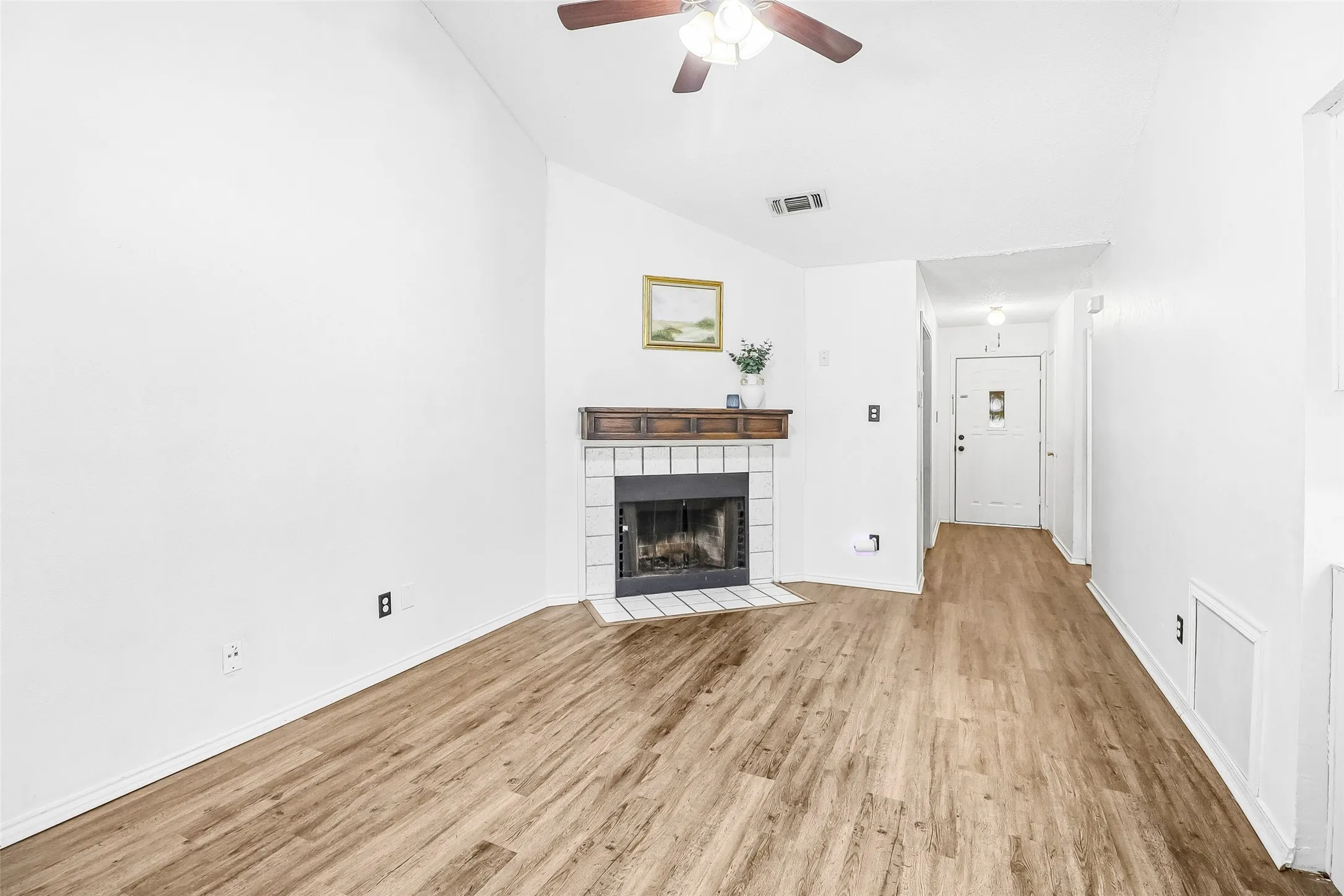 Single Family Residence For Sale in Tarrant County , 2308 Cool Spring Drive, Fort Worth, Texas 76108, 3 Bedroom, 2 Bathroom, Garage spaces, 1,490 Sqft, built in 1989, mls#21404617, Real Estate Agent in Fort Worth, Homes For Sale in Tarrant county, Homes For Sale in Fort Worth, Realtor in Fort Worth Texas, Real Estate Brokerage Independent Realty Texas, Luminita Cordes Realtor