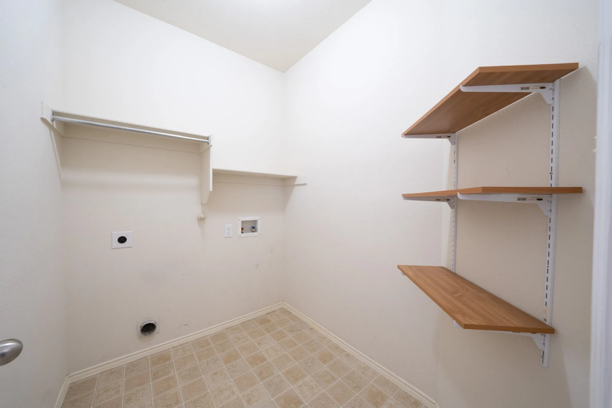 Single Family Residence For Rent in Collin County , 117 Shadybrook Drive, Wylie, Texas 75098, 3 Bedroom, 2 Bathroom, 2 Garage spaces, 1,830 Sqft, built in 2005, mls#21398391, Real Estate Agent in Wylie, Homes For Rent in Collin county, Homes For Rent in Wylie, Realtor in Wylie Texas, Real Estate Brokerage Independent Realty Texas, Luminita Cordes Realtor