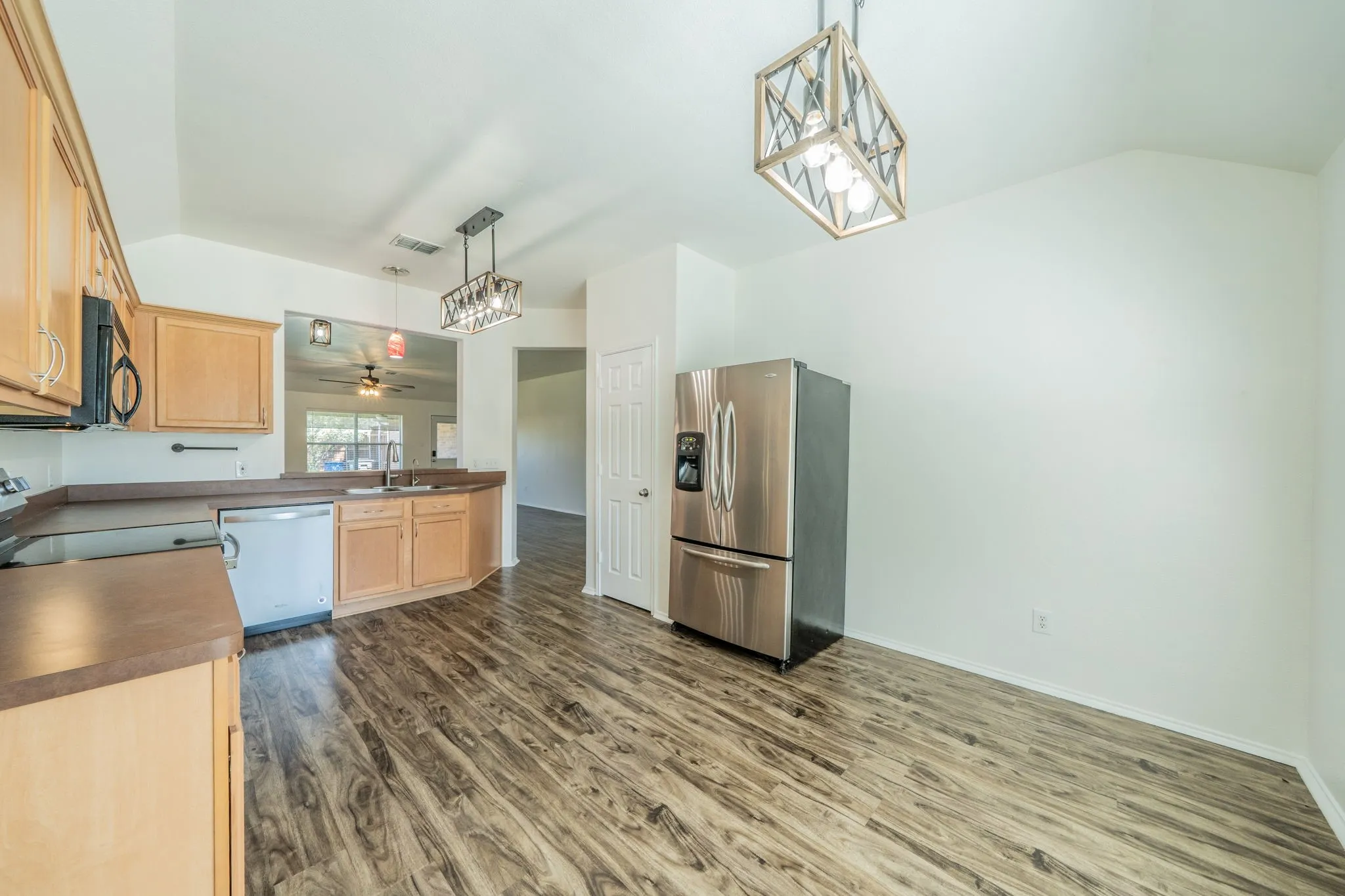 Single Family Residence For Rent in Collin County , 117 Shadybrook Drive, Wylie, Texas 75098, 3 Bedroom, 2 Bathroom, 2 Garage spaces, 1,830 Sqft, built in 2005, mls#21398391, Real Estate Agent in Wylie, Homes For Rent in Collin county, Homes For Rent in Wylie, Realtor in Wylie Texas, Real Estate Brokerage Independent Realty Texas, Luminita Cordes Realtor