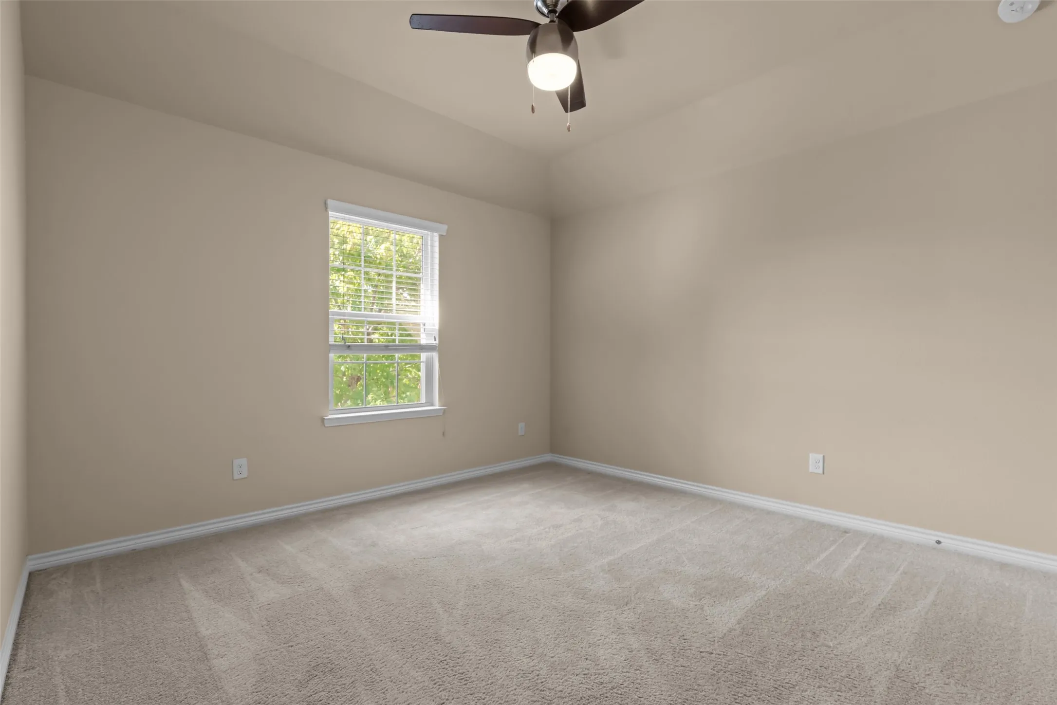 Single Family Residence For Sale in Tarrant County , 1305 Realoaks Drive, Fort Worth, Texas 76131, 4 Bedroom, 3 Bathroom, 2 Garage spaces, 3,249 Sqft, built in 2012, mls#21404594, Real Estate Agent in Fort Worth, Homes For Sale in Tarrant county, Homes For Sale in Fort Worth, Realtor in Fort Worth Texas, Real Estate Brokerage Independent Realty Texas, Luminita Cordes Realtor