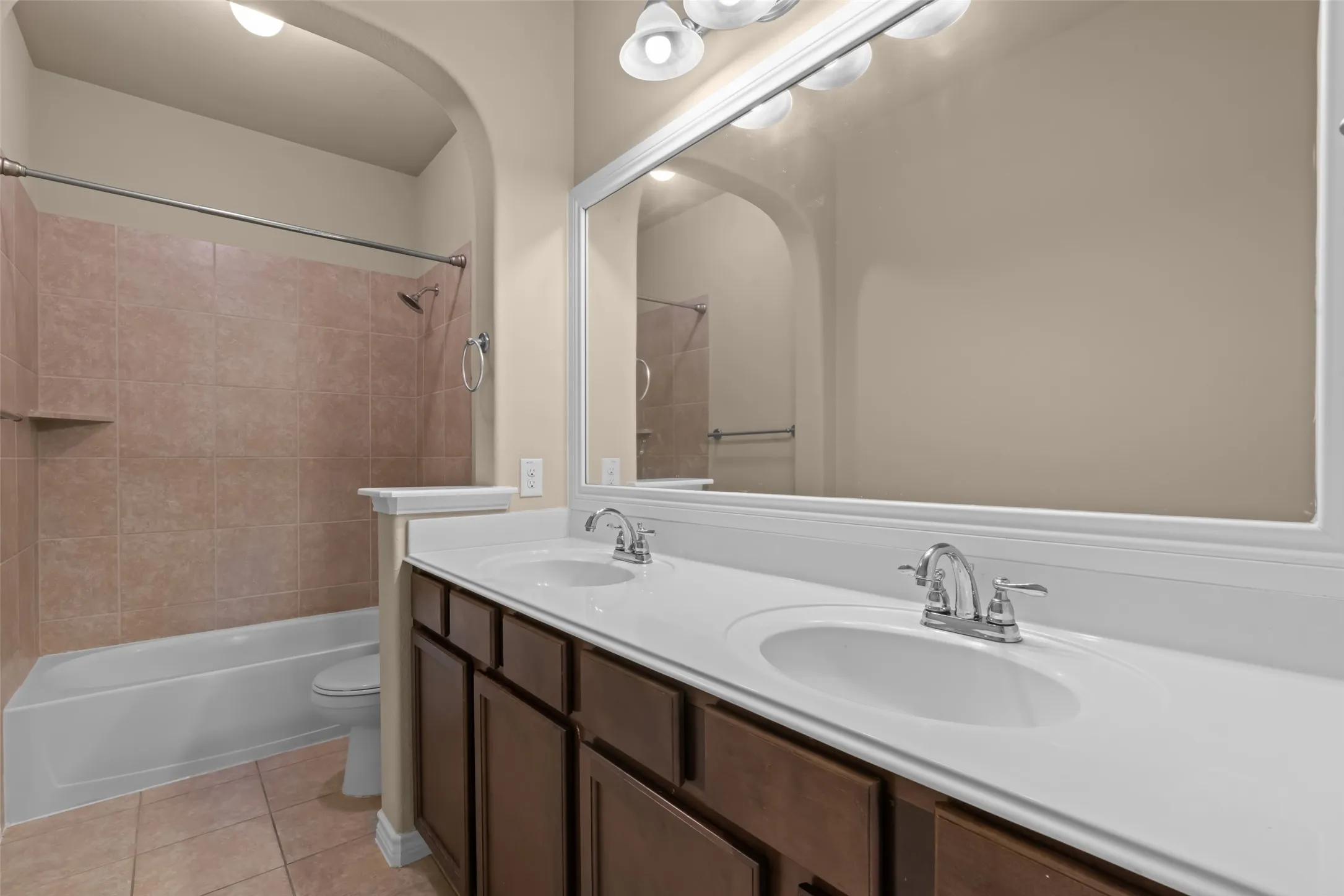 Single Family Residence For Sale in Tarrant County , 1305 Realoaks Drive, Fort Worth, Texas 76131, 4 Bedroom, 3 Bathroom, 2 Garage spaces, 3,249 Sqft, built in 2012, mls#21404594, Real Estate Agent in Fort Worth, Homes For Sale in Tarrant county, Homes For Sale in Fort Worth, Realtor in Fort Worth Texas, Real Estate Brokerage Independent Realty Texas, Luminita Cordes Realtor