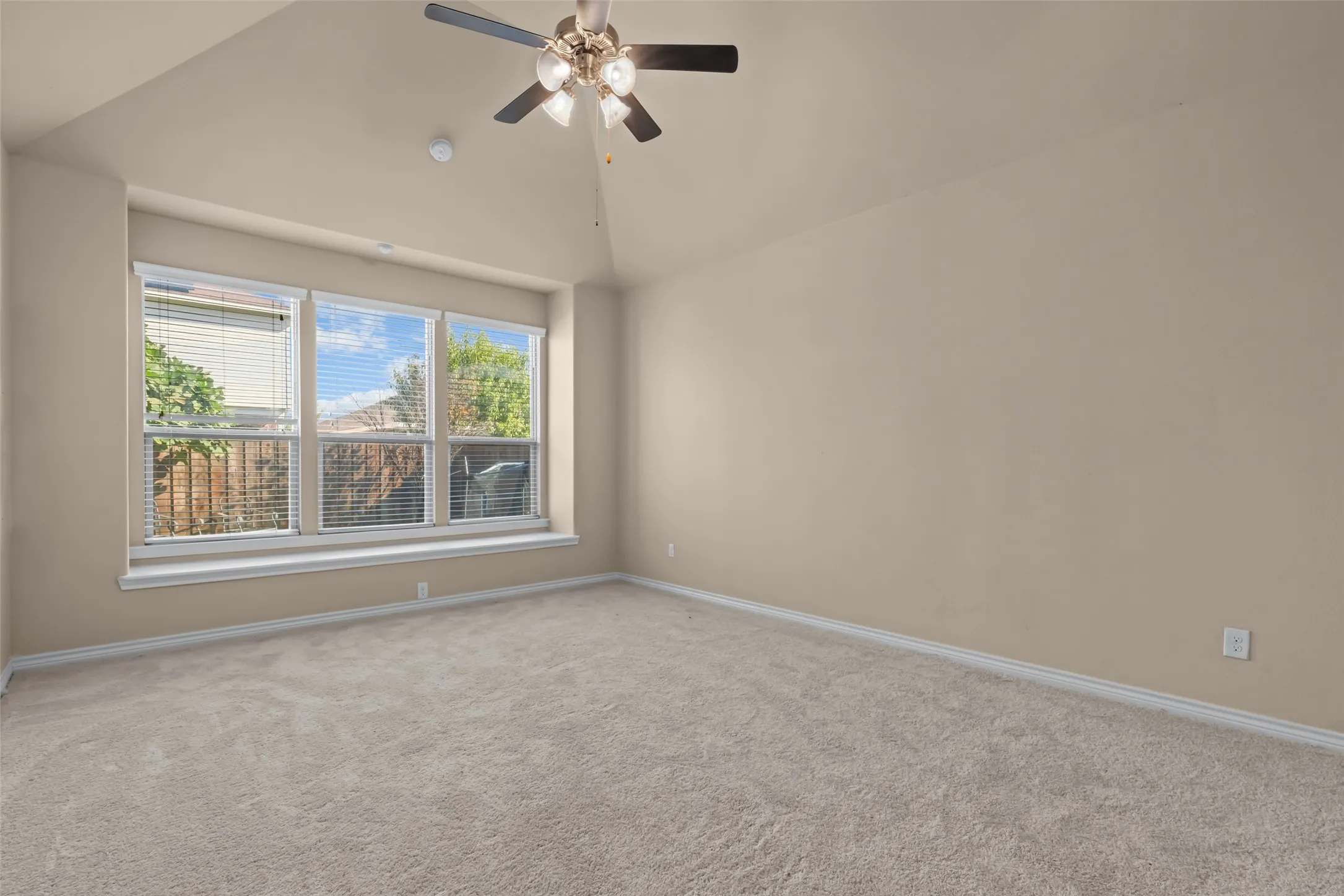 Single Family Residence For Sale in Tarrant County , 1305 Realoaks Drive, Fort Worth, Texas 76131, 4 Bedroom, 3 Bathroom, 2 Garage spaces, 3,249 Sqft, built in 2012, mls#21404594, Real Estate Agent in Fort Worth, Homes For Sale in Tarrant county, Homes For Sale in Fort Worth, Realtor in Fort Worth Texas, Real Estate Brokerage Independent Realty Texas, Luminita Cordes Realtor