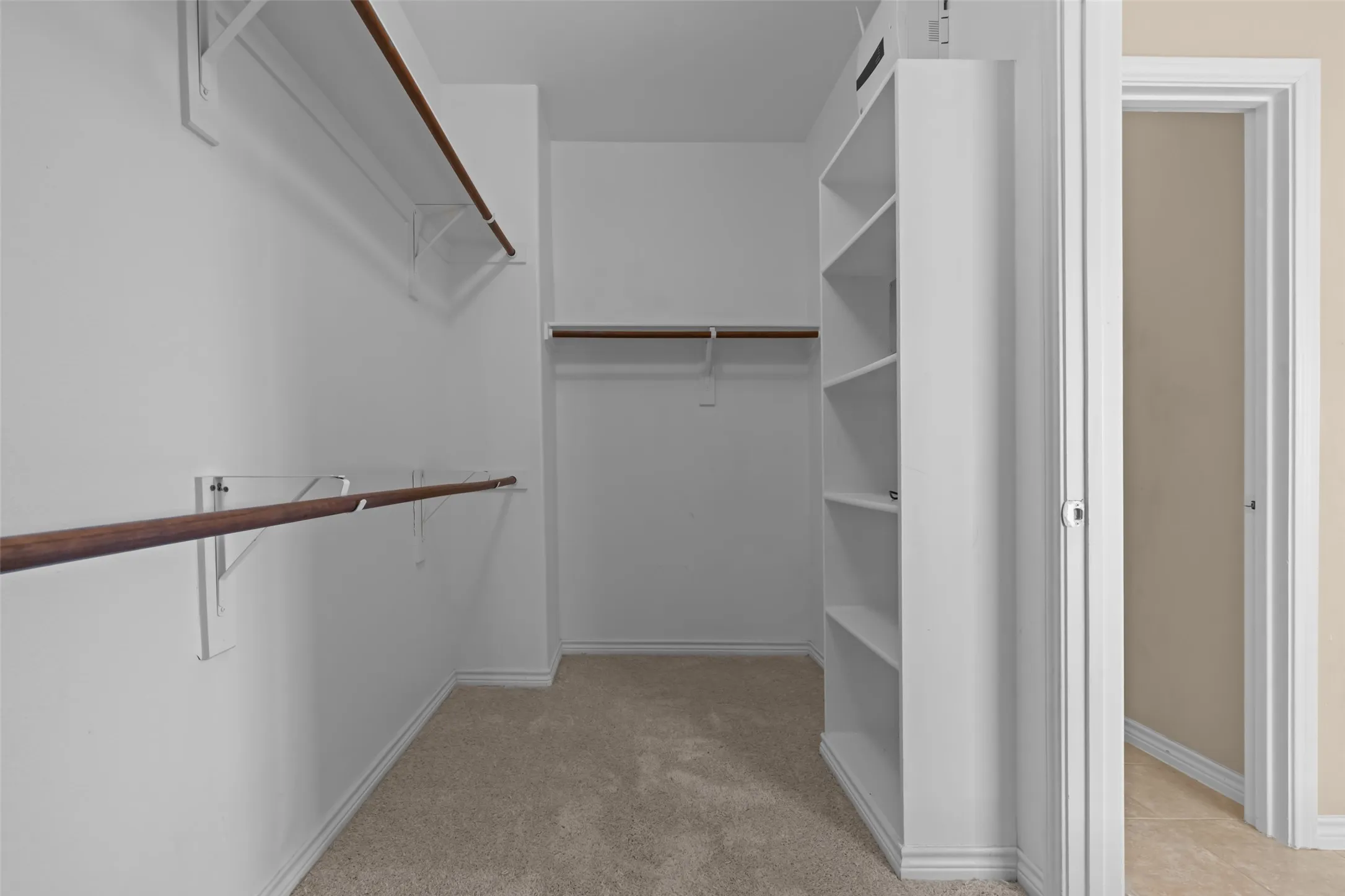 Single Family Residence For Sale in Tarrant County , 1305 Realoaks Drive, Fort Worth, Texas 76131, 4 Bedroom, 3 Bathroom, 2 Garage spaces, 3,249 Sqft, built in 2012, mls#21404594, Real Estate Agent in Fort Worth, Homes For Sale in Tarrant county, Homes For Sale in Fort Worth, Realtor in Fort Worth Texas, Real Estate Brokerage Independent Realty Texas, Luminita Cordes Realtor