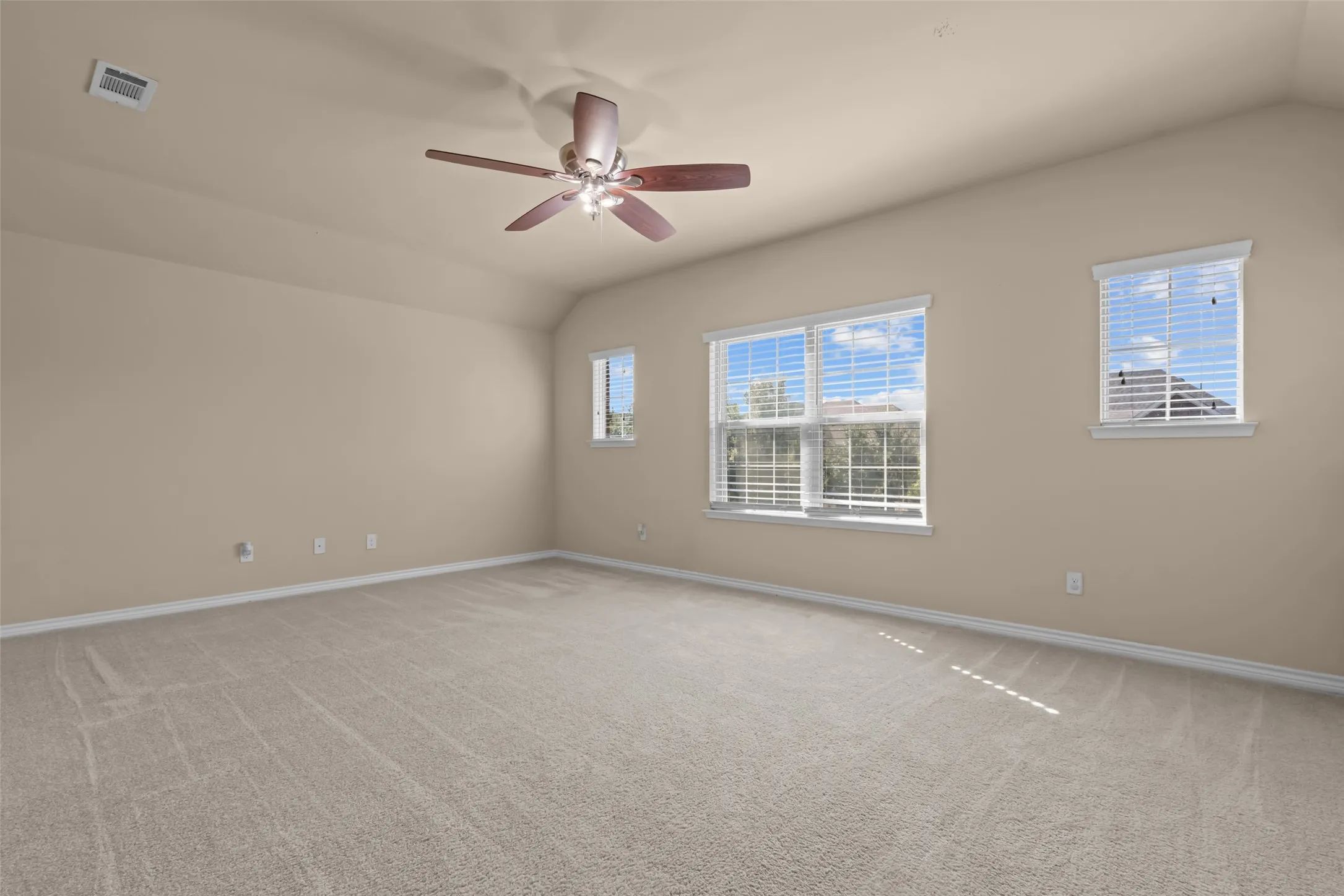 Single Family Residence For Sale in Tarrant County , 1305 Realoaks Drive, Fort Worth, Texas 76131, 4 Bedroom, 3 Bathroom, 2 Garage spaces, 3,249 Sqft, built in 2012, mls#21404594, Real Estate Agent in Fort Worth, Homes For Sale in Tarrant county, Homes For Sale in Fort Worth, Realtor in Fort Worth Texas, Real Estate Brokerage Independent Realty Texas, Luminita Cordes Realtor