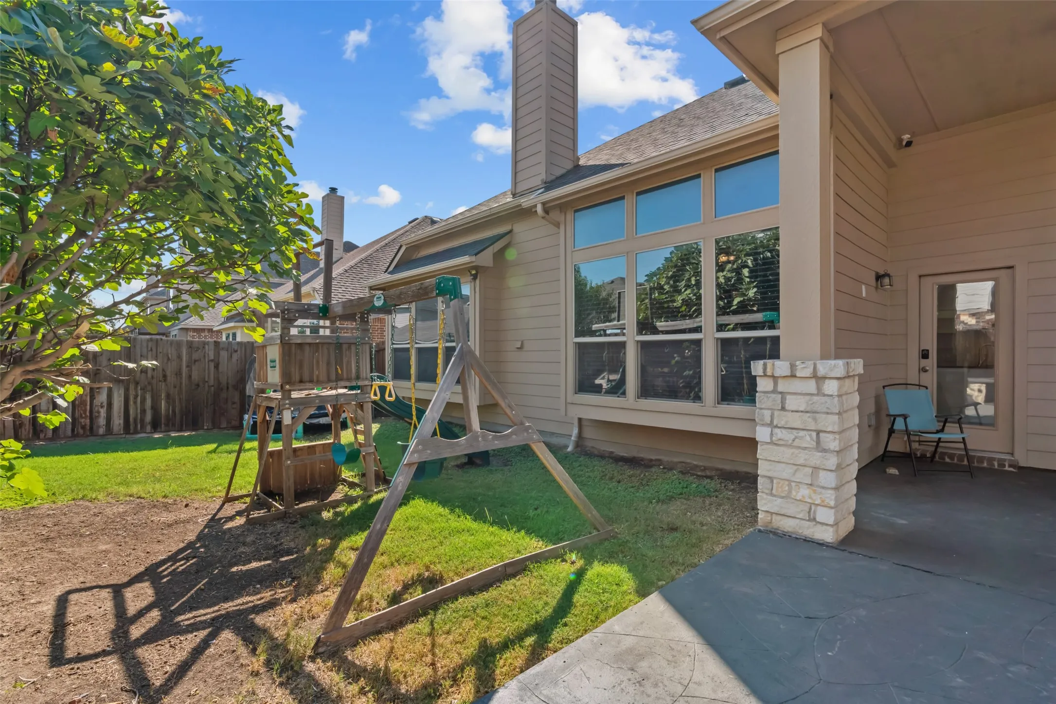 Single Family Residence For Sale in Tarrant County , 1305 Realoaks Drive, Fort Worth, Texas 76131, 4 Bedroom, 3 Bathroom, 2 Garage spaces, 3,249 Sqft, built in 2012, mls#21404594, Real Estate Agent in Fort Worth, Homes For Sale in Tarrant county, Homes For Sale in Fort Worth, Realtor in Fort Worth Texas, Real Estate Brokerage Independent Realty Texas, Luminita Cordes Realtor