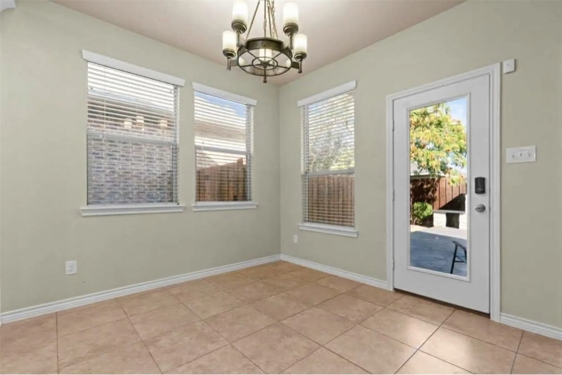 Single Family Residence For Sale in Tarrant County , 1305 Realoaks Drive, Fort Worth, Texas 76131, 4 Bedroom, 3 Bathroom, 2 Garage spaces, 3,249 Sqft, built in 2012, mls#21404594, Real Estate Agent in Fort Worth, Homes For Sale in Tarrant county, Homes For Sale in Fort Worth, Realtor in Fort Worth Texas, Real Estate Brokerage Independent Realty Texas, Luminita Cordes Realtor