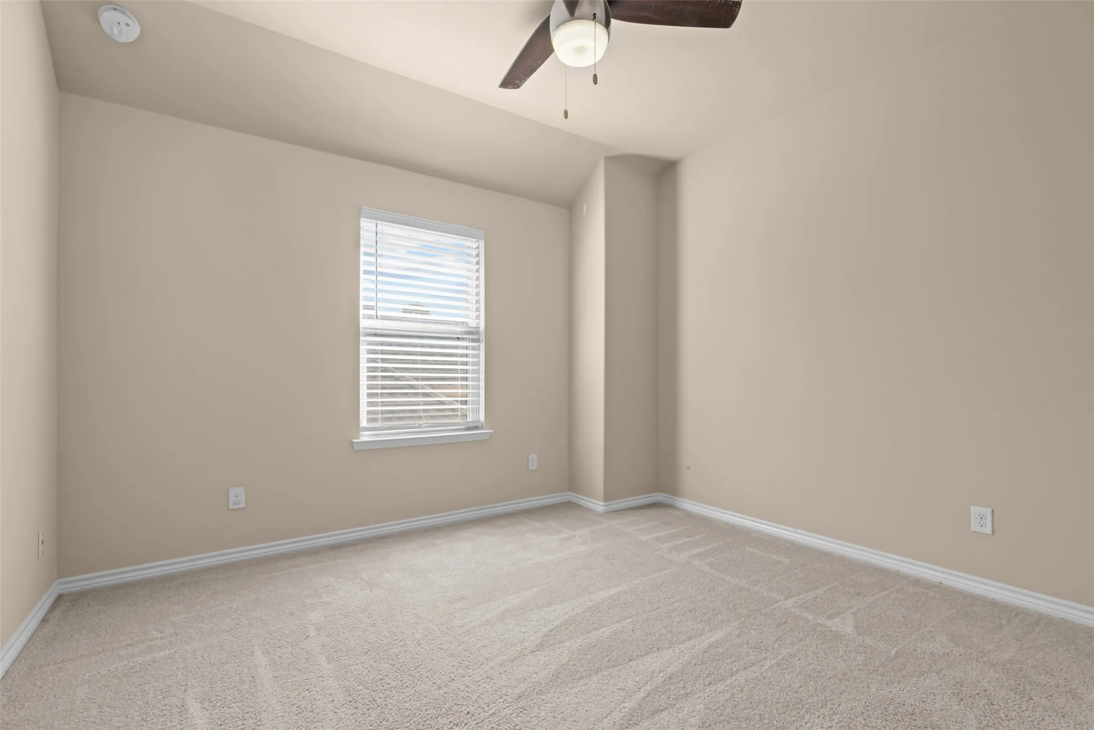 Single Family Residence For Sale in Tarrant County , 1305 Realoaks Drive, Fort Worth, Texas 76131, 4 Bedroom, 3 Bathroom, 2 Garage spaces, 3,249 Sqft, built in 2012, mls#21404594, Real Estate Agent in Fort Worth, Homes For Sale in Tarrant county, Homes For Sale in Fort Worth, Realtor in Fort Worth Texas, Real Estate Brokerage Independent Realty Texas, Luminita Cordes Realtor