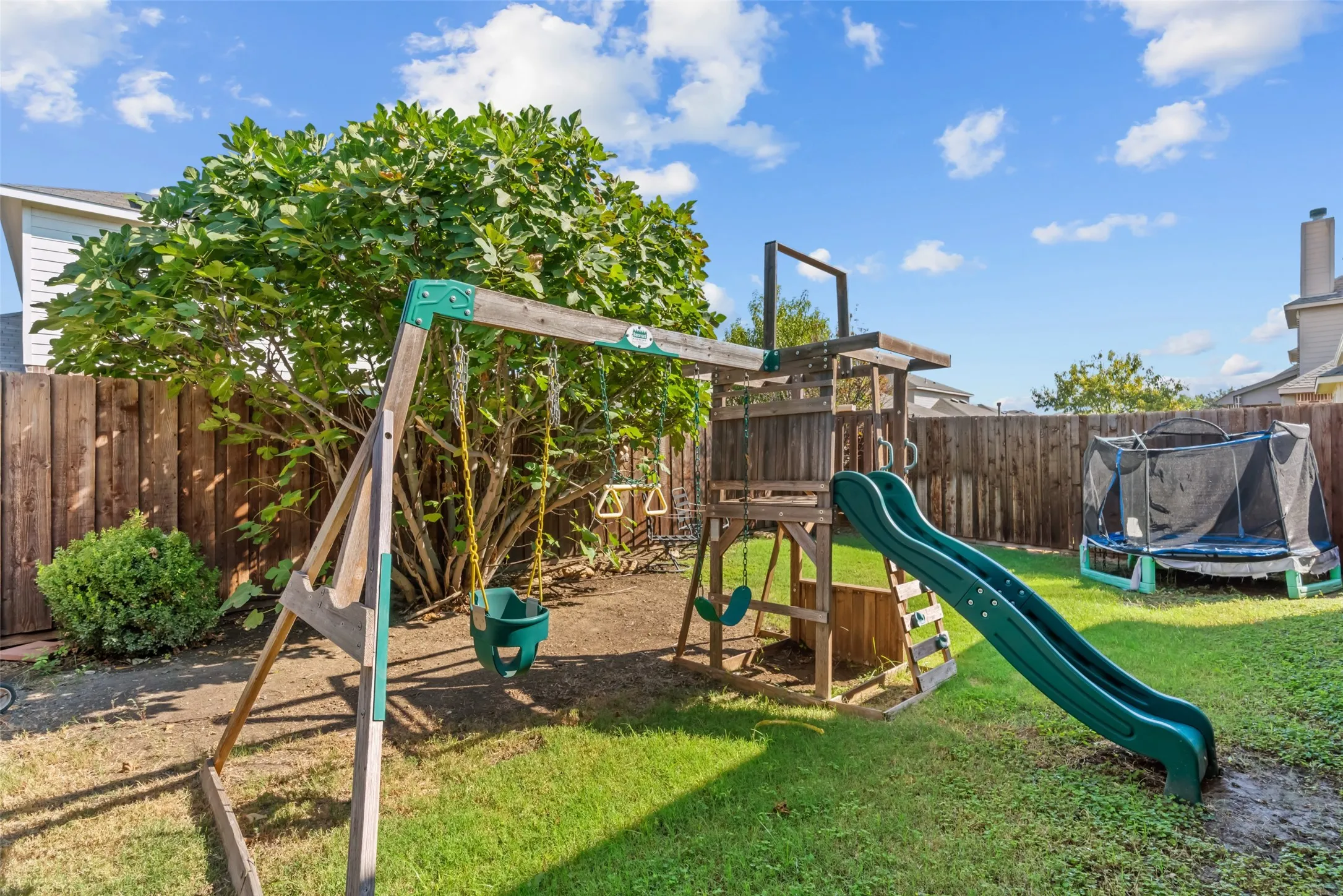 Single Family Residence For Sale in Tarrant County , 1305 Realoaks Drive, Fort Worth, Texas 76131, 4 Bedroom, 3 Bathroom, 2 Garage spaces, 3,249 Sqft, built in 2012, mls#21404594, Real Estate Agent in Fort Worth, Homes For Sale in Tarrant county, Homes For Sale in Fort Worth, Realtor in Fort Worth Texas, Real Estate Brokerage Independent Realty Texas, Luminita Cordes Realtor
