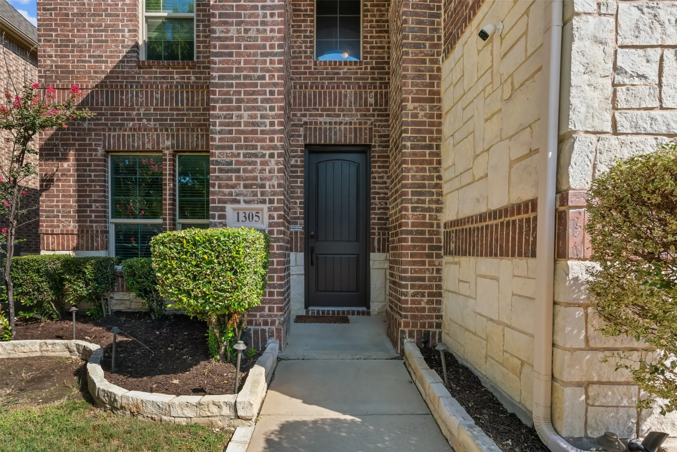 Single Family Residence For Sale in Tarrant County , 1305 Realoaks Drive, Fort Worth, Texas 76131, 4 Bedroom, 3 Bathroom, 2 Garage spaces, 3,249 Sqft, built in 2012, mls#21404594, Real Estate Agent in Fort Worth, Homes For Sale in Tarrant county, Homes For Sale in Fort Worth, Realtor in Fort Worth Texas, Real Estate Brokerage Independent Realty Texas, Luminita Cordes Realtor