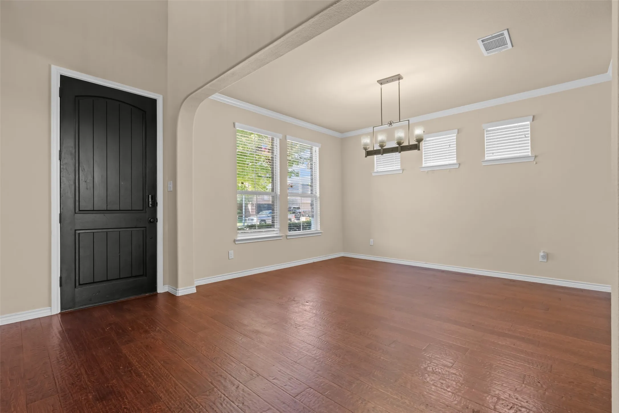 Single Family Residence For Sale in Tarrant County , 1305 Realoaks Drive, Fort Worth, Texas 76131, 4 Bedroom, 3 Bathroom, 2 Garage spaces, 3,249 Sqft, built in 2012, mls#21404594, Real Estate Agent in Fort Worth, Homes For Sale in Tarrant county, Homes For Sale in Fort Worth, Realtor in Fort Worth Texas, Real Estate Brokerage Independent Realty Texas, Luminita Cordes Realtor