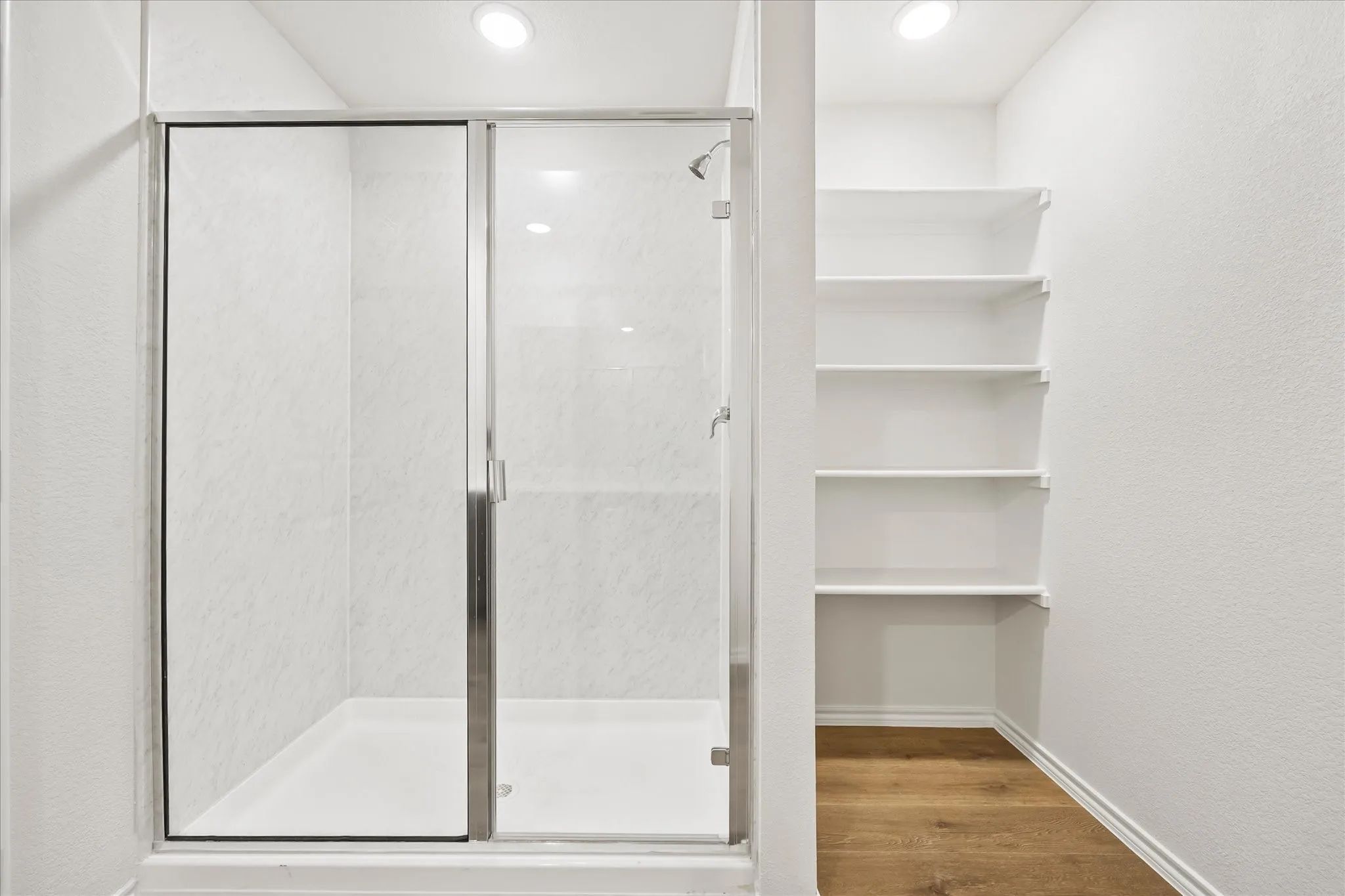Spacious masterbath shower