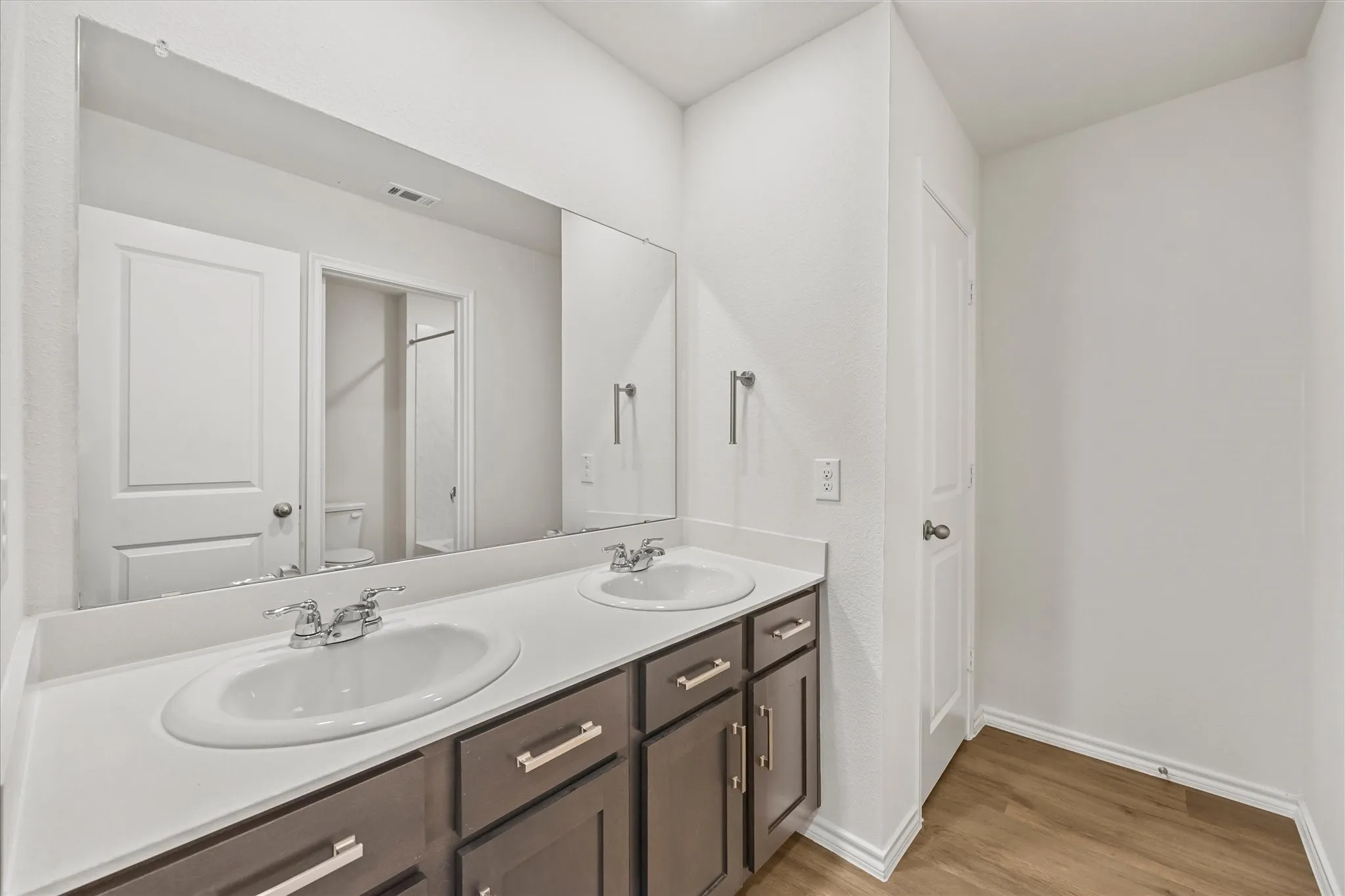  Auxiliary full bath includes dual sinksand  tons of cabinetry for storeage!