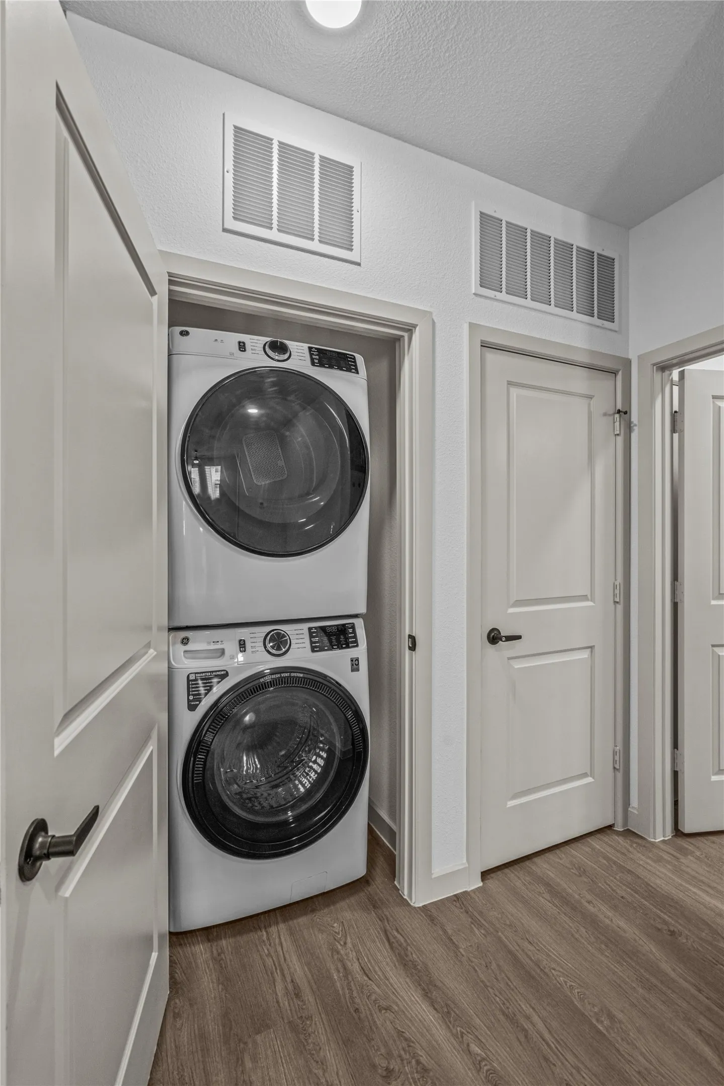 Apartment For Rent in Dallas County , 7455 W Camp Wisdom Road 5209, Dallas, Texas 75236, 1 Bedroom, 1 Bathroom, Garage spaces, 753 Sqft, built in 2022, mls#21405914, Real Estate Agent in Dallas, Homes For Rent in Dallas county, Homes For Rent in Dallas, Realtor in Dallas Texas, Real Estate Brokerage Independent Realty Texas, Luminita Cordes Realtor