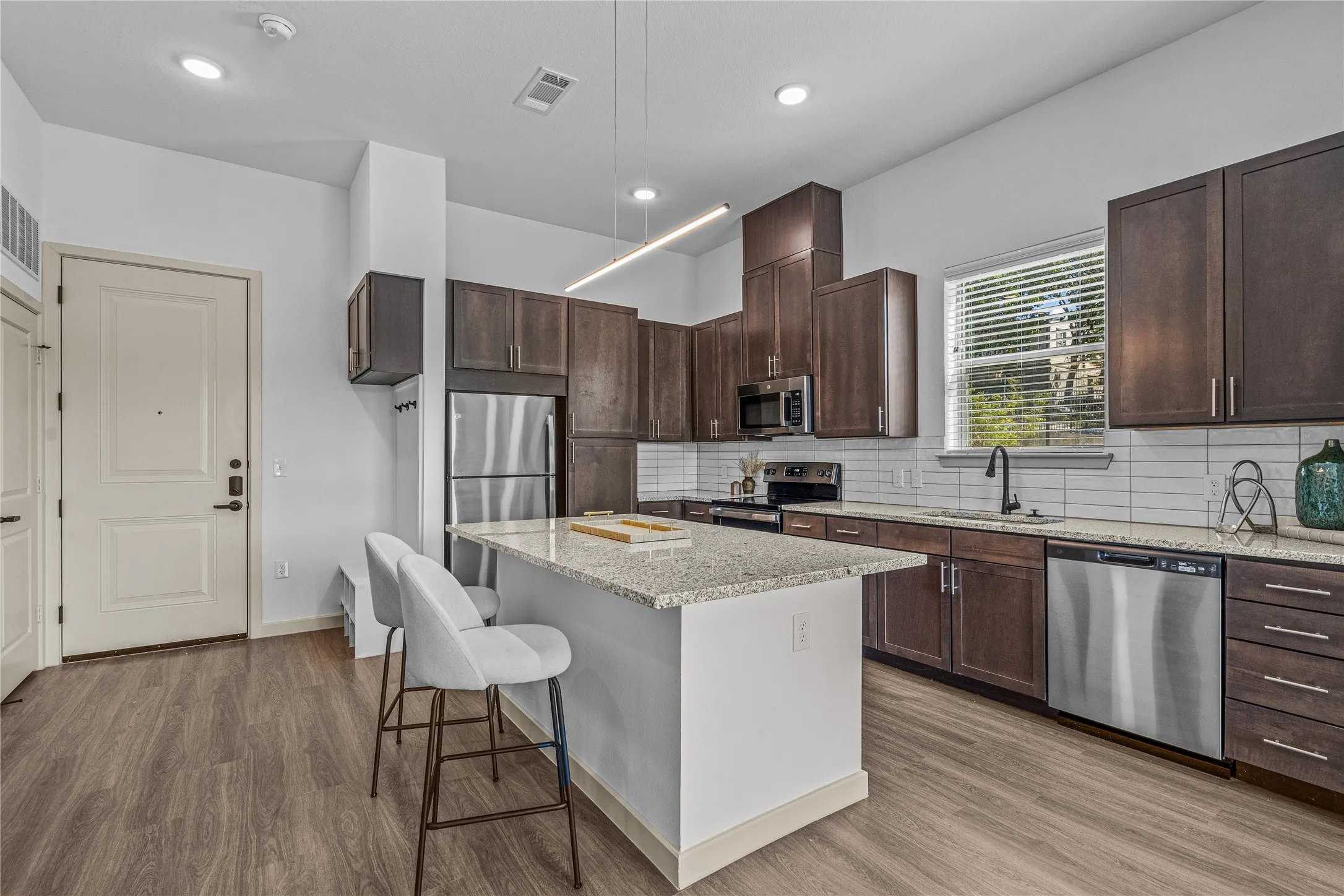 Apartment For Rent in Dallas County , 7455 W Camp Wisdom Road 5209, Dallas, Texas 75236, 1 Bedroom, 1 Bathroom, Garage spaces, 753 Sqft, built in 2022, mls#21405914, Real Estate Agent in Dallas, Homes For Rent in Dallas county, Homes For Rent in Dallas, Realtor in Dallas Texas, Real Estate Brokerage Independent Realty Texas, Luminita Cordes Realtor