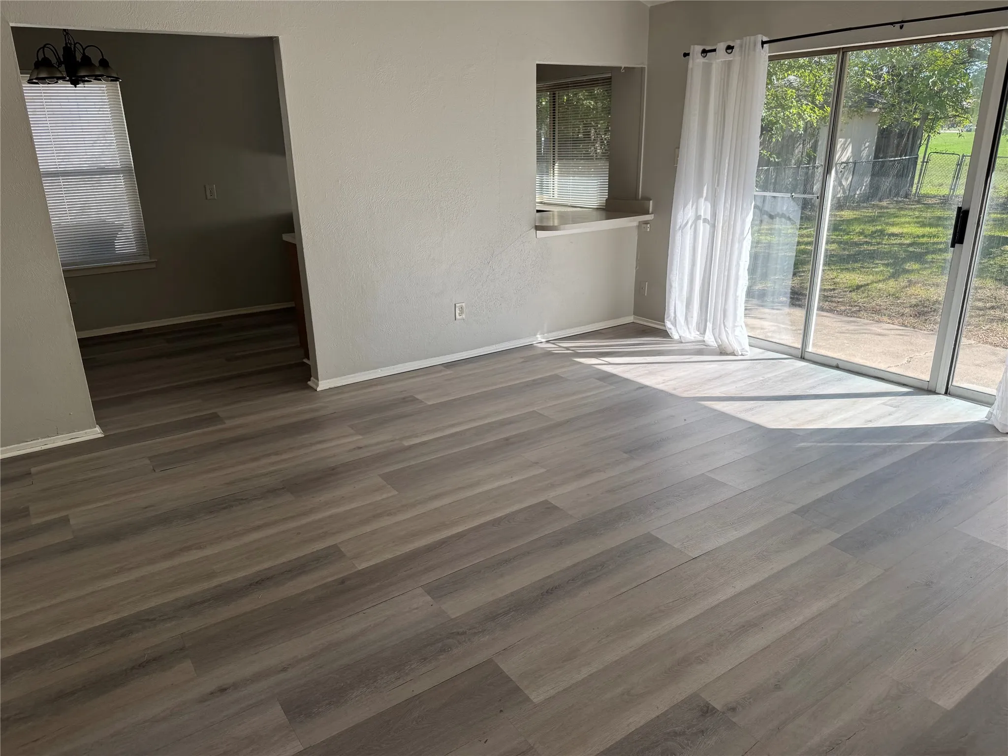 Single Family Residence For Sale in Tarrant County , 6604 Brookshire Trail, North Richland Hills, Texas 76182, 3 Bedroom, 2 Bathroom, 1 Garage spaces, 1,224 Sqft, built in 1972, mls#21405033, Real Estate Agent in North Richland Hills, Homes For Sale in Tarrant county, Homes For Sale in North Richland Hills, Realtor in North Richland Hills Texas, Real Estate Brokerage Independent Realty Texas, Luminita Cordes Realtor