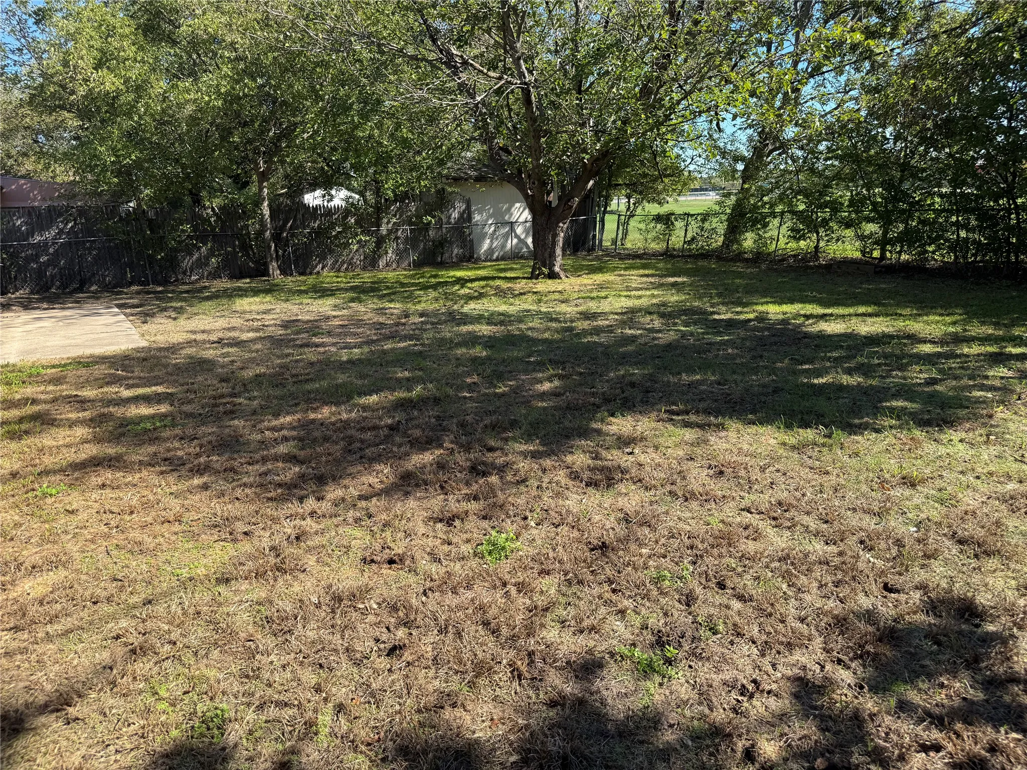 Single Family Residence For Sale in Tarrant County , 6604 Brookshire Trail, North Richland Hills, Texas 76182, 3 Bedroom, 2 Bathroom, 1 Garage spaces, 1,224 Sqft, built in 1972, mls#21405033, Real Estate Agent in North Richland Hills, Homes For Sale in Tarrant county, Homes For Sale in North Richland Hills, Realtor in North Richland Hills Texas, Real Estate Brokerage Independent Realty Texas, Luminita Cordes Realtor