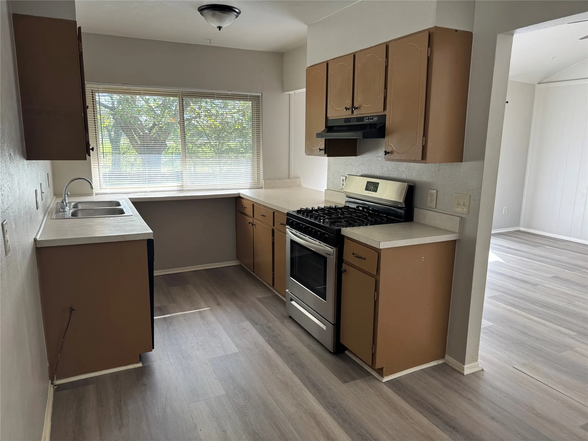 Single Family Residence For Sale in Tarrant County , 6604 Brookshire Trail, North Richland Hills, Texas 76182, 3 Bedroom, 2 Bathroom, 1 Garage spaces, 1,224 Sqft, built in 1972, mls#21405033, Real Estate Agent in North Richland Hills, Homes For Sale in Tarrant county, Homes For Sale in North Richland Hills, Realtor in North Richland Hills Texas, Real Estate Brokerage Independent Realty Texas, Luminita Cordes Realtor