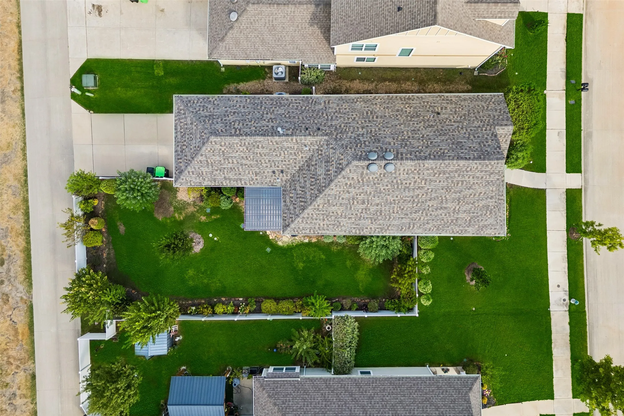 Single Family Residence For Sale in Denton County , 1409 Ellis Lane, Aubrey, Texas 76227, 3 Bedroom, 2 Bathroom, 2 Garage spaces, 1,456 Sqft, built in 2018, mls#21400931, Real Estate Agent in Aubrey, Homes For Sale in Denton county, Homes For Sale in Aubrey, Realtor in Aubrey Texas, Real Estate Brokerage Independent Realty Texas, Luminita Cordes Realtor
