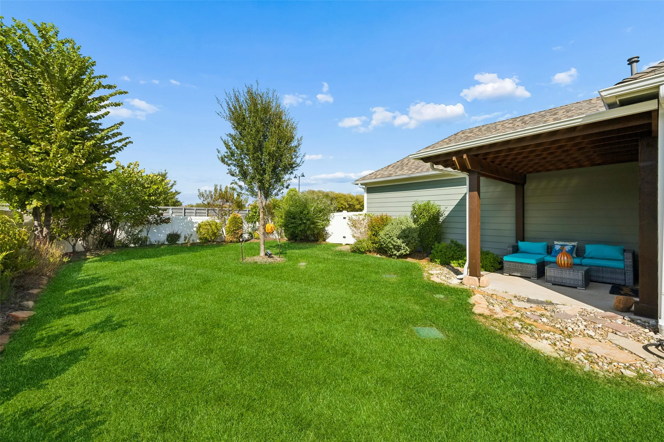 Single Family Residence For Sale in Denton County , 1409 Ellis Lane, Aubrey, Texas 76227, 3 Bedroom, 2 Bathroom, 2 Garage spaces, 1,456 Sqft, built in 2018, mls#21400931, Real Estate Agent in Aubrey, Homes For Sale in Denton county, Homes For Sale in Aubrey, Realtor in Aubrey Texas, Real Estate Brokerage Independent Realty Texas, Luminita Cordes Realtor