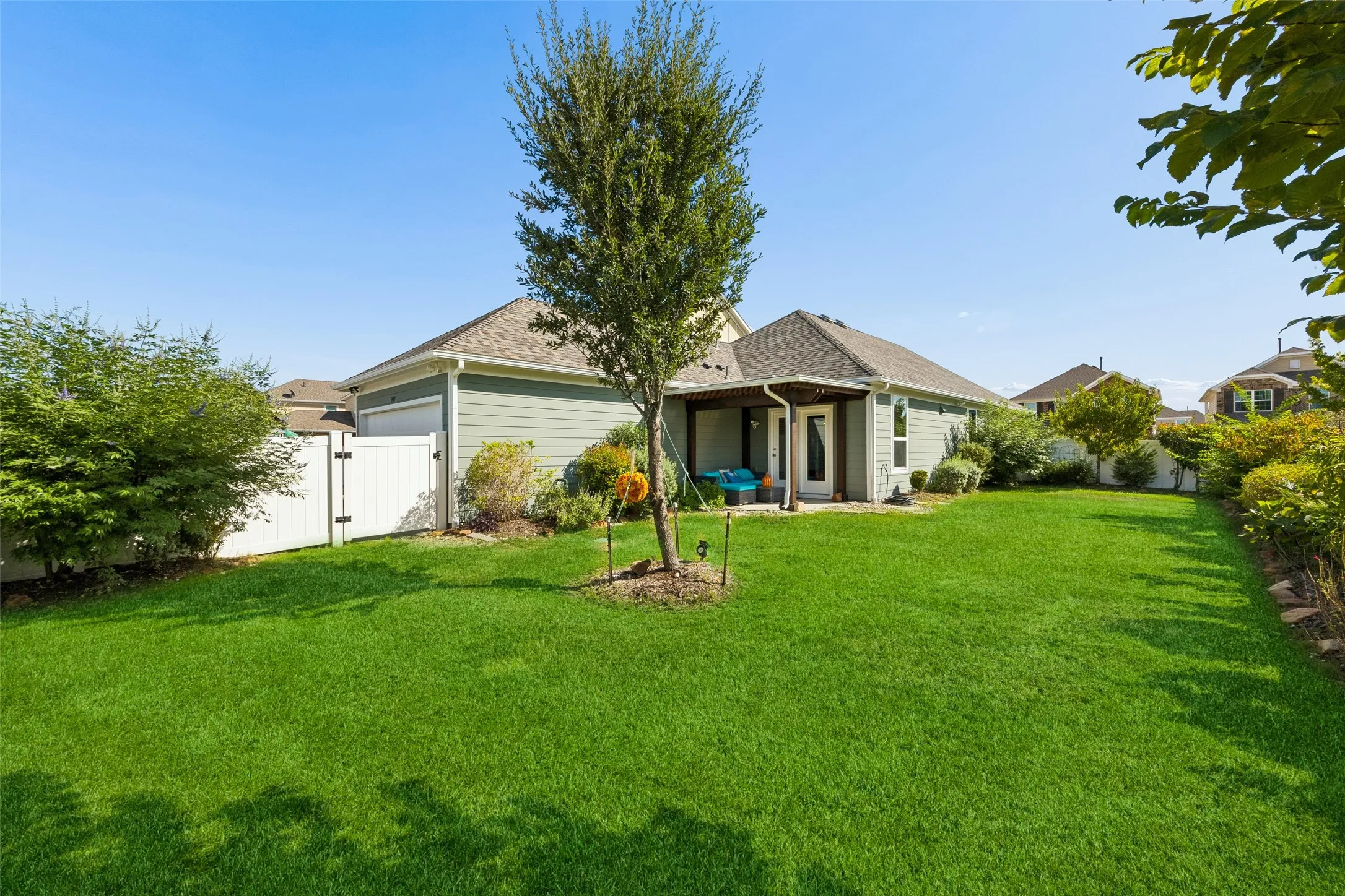 Single Family Residence For Sale in Denton County , 1409 Ellis Lane, Aubrey, Texas 76227, 3 Bedroom, 2 Bathroom, 2 Garage spaces, 1,456 Sqft, built in 2018, mls#21400931, Real Estate Agent in Aubrey, Homes For Sale in Denton county, Homes For Sale in Aubrey, Realtor in Aubrey Texas, Real Estate Brokerage Independent Realty Texas, Luminita Cordes Realtor