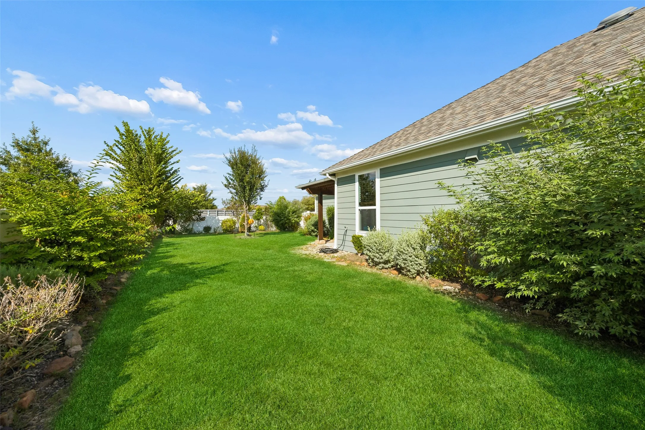Single Family Residence For Sale in Denton County , 1409 Ellis Lane, Aubrey, Texas 76227, 3 Bedroom, 2 Bathroom, 2 Garage spaces, 1,456 Sqft, built in 2018, mls#21400931, Real Estate Agent in Aubrey, Homes For Sale in Denton county, Homes For Sale in Aubrey, Realtor in Aubrey Texas, Real Estate Brokerage Independent Realty Texas, Luminita Cordes Realtor