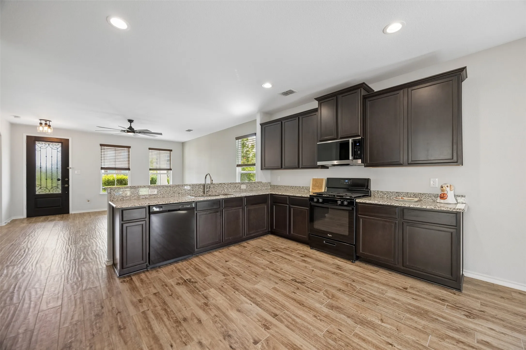 Single Family Residence For Sale in Denton County , 1409 Ellis Lane, Aubrey, Texas 76227, 3 Bedroom, 2 Bathroom, 2 Garage spaces, 1,456 Sqft, built in 2018, mls#21400931, Real Estate Agent in Aubrey, Homes For Sale in Denton county, Homes For Sale in Aubrey, Realtor in Aubrey Texas, Real Estate Brokerage Independent Realty Texas, Luminita Cordes Realtor